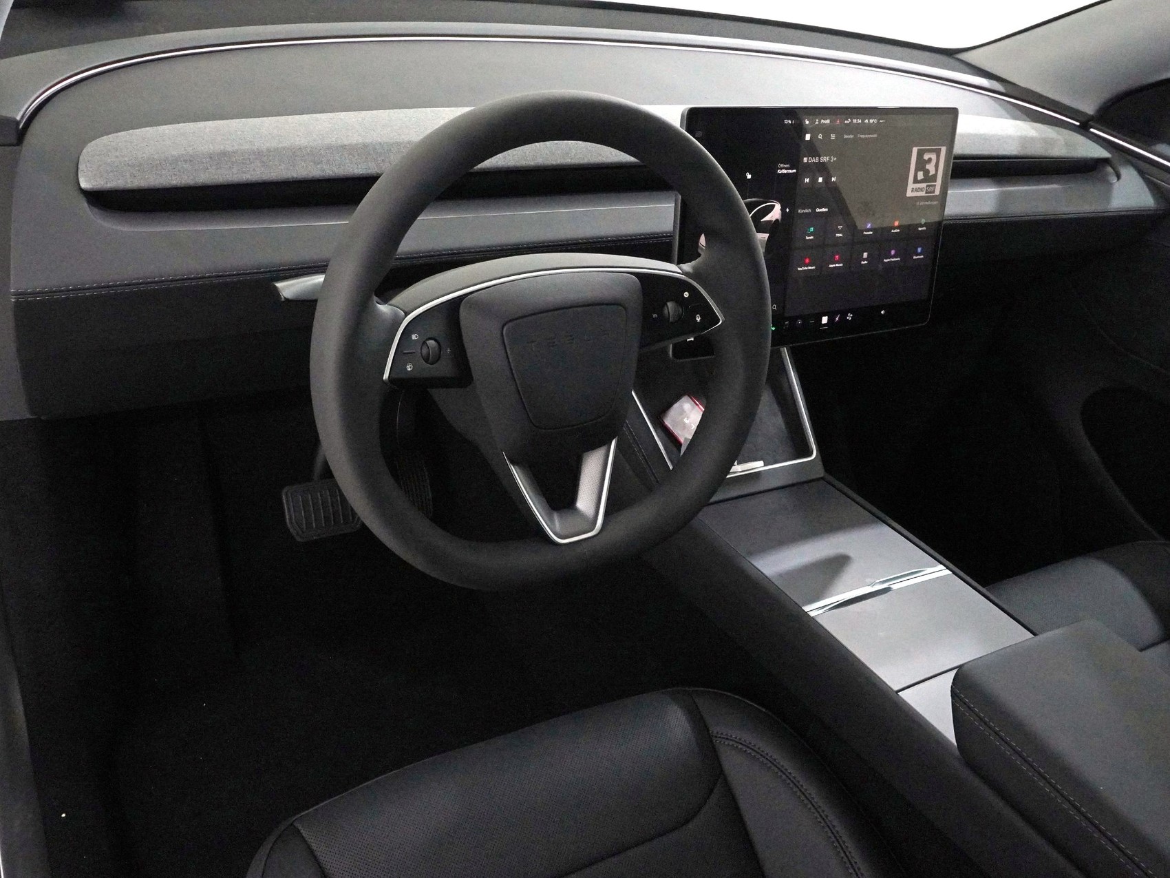 TESLA Model Y Premium AWD-image-10
