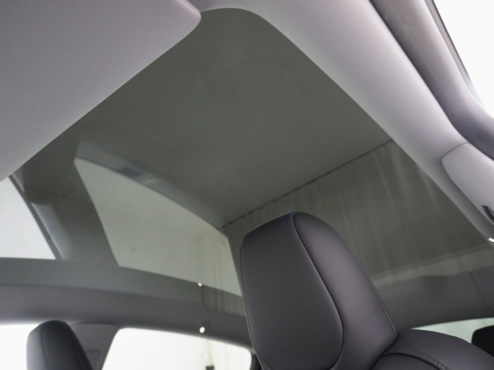 TESLA Model Y Premium AWD-image-25