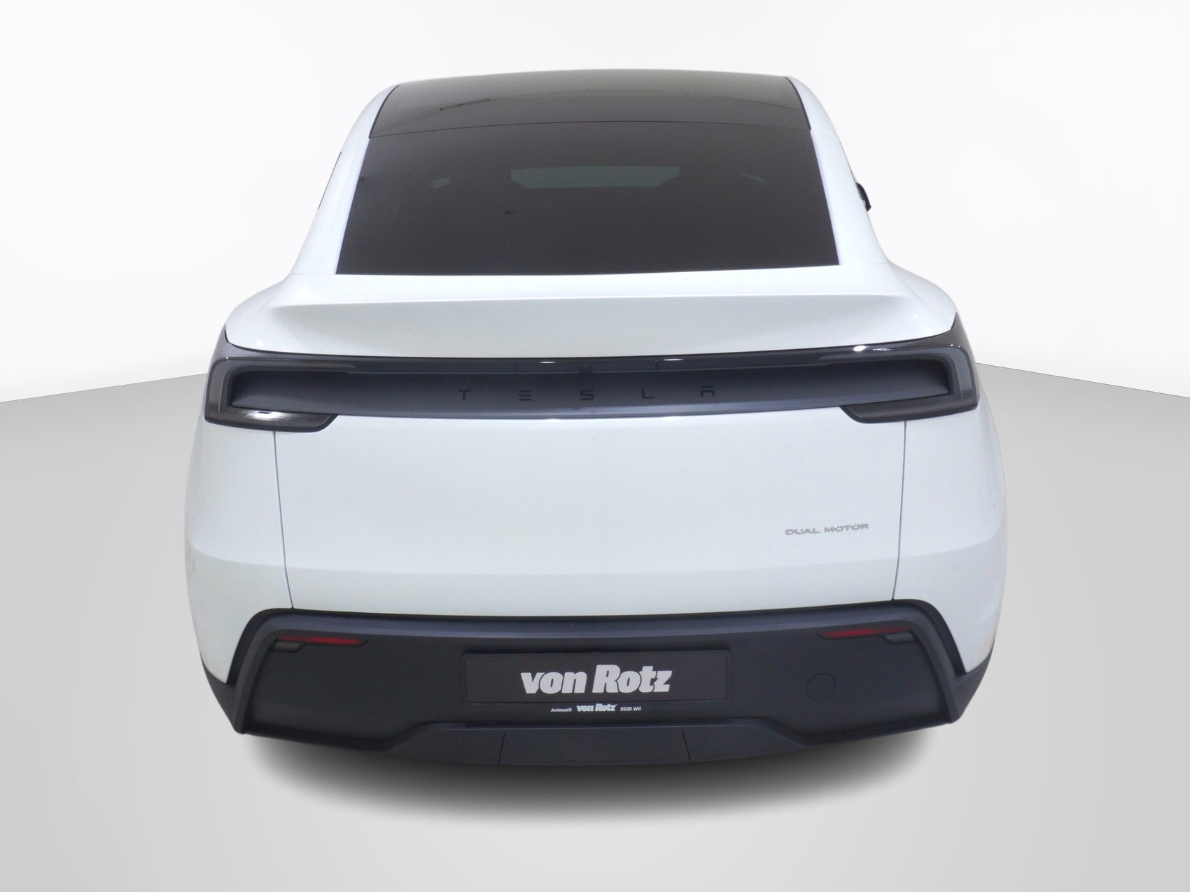 TESLA Model Y Premium AWD-image-2