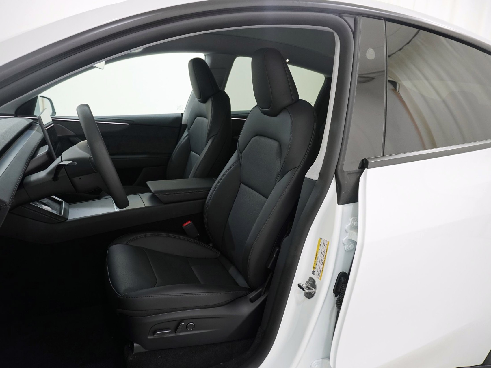 TESLA Model Y Premium AWD-image-12