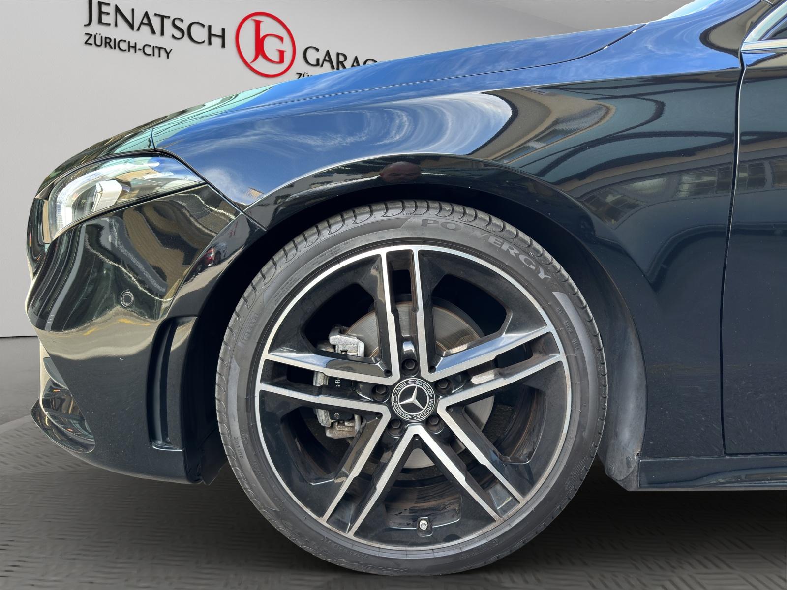MERCEDES-BENZ A 200 AMG Line-image-15