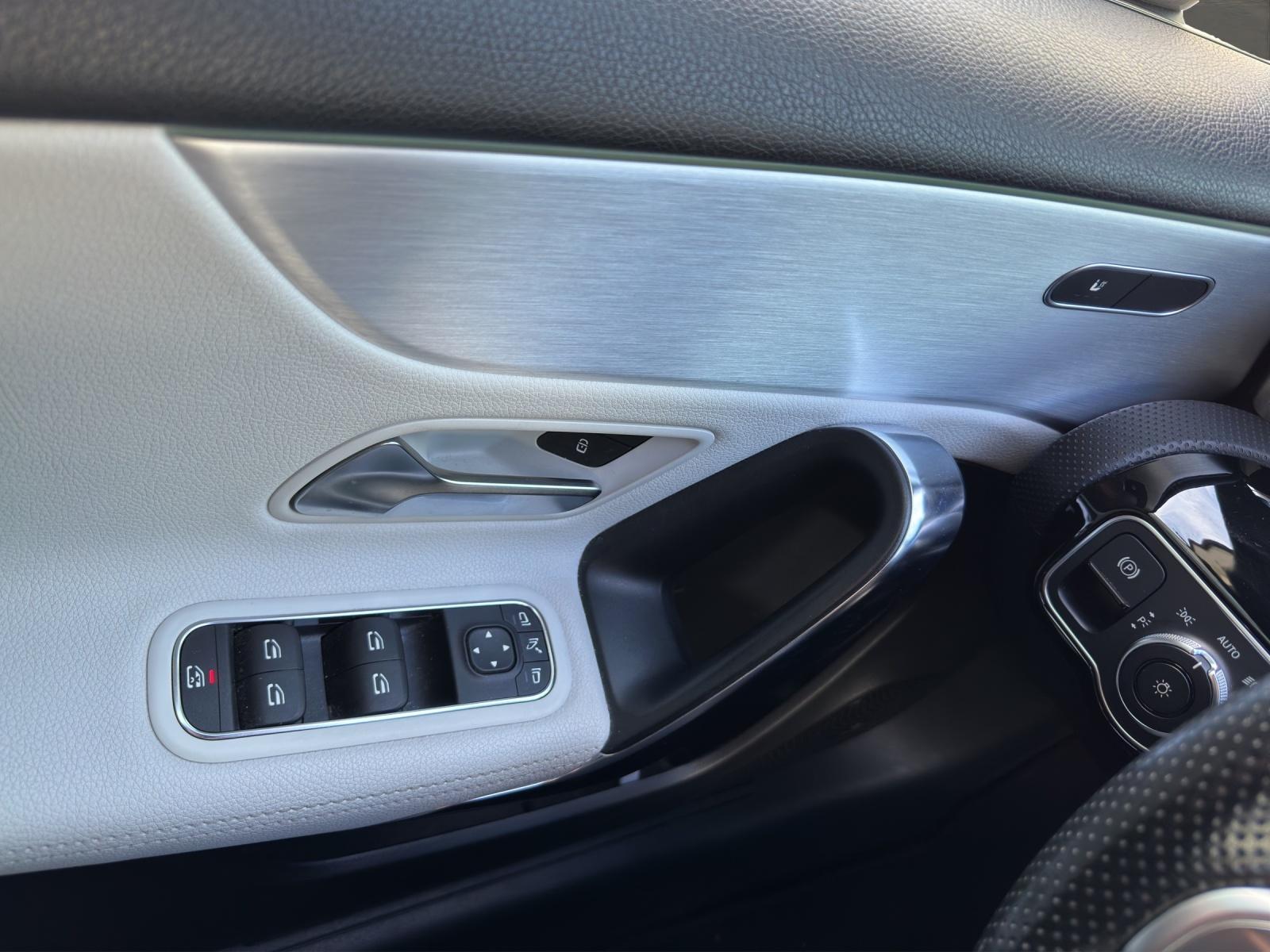MERCEDES-BENZ A 200 AMG Line-image-8