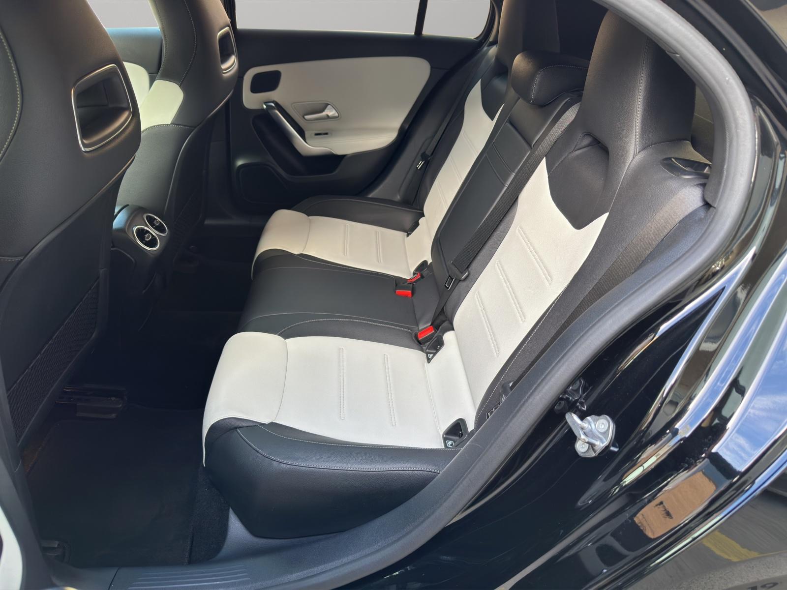 MERCEDES-BENZ A 200 AMG Line-image-12