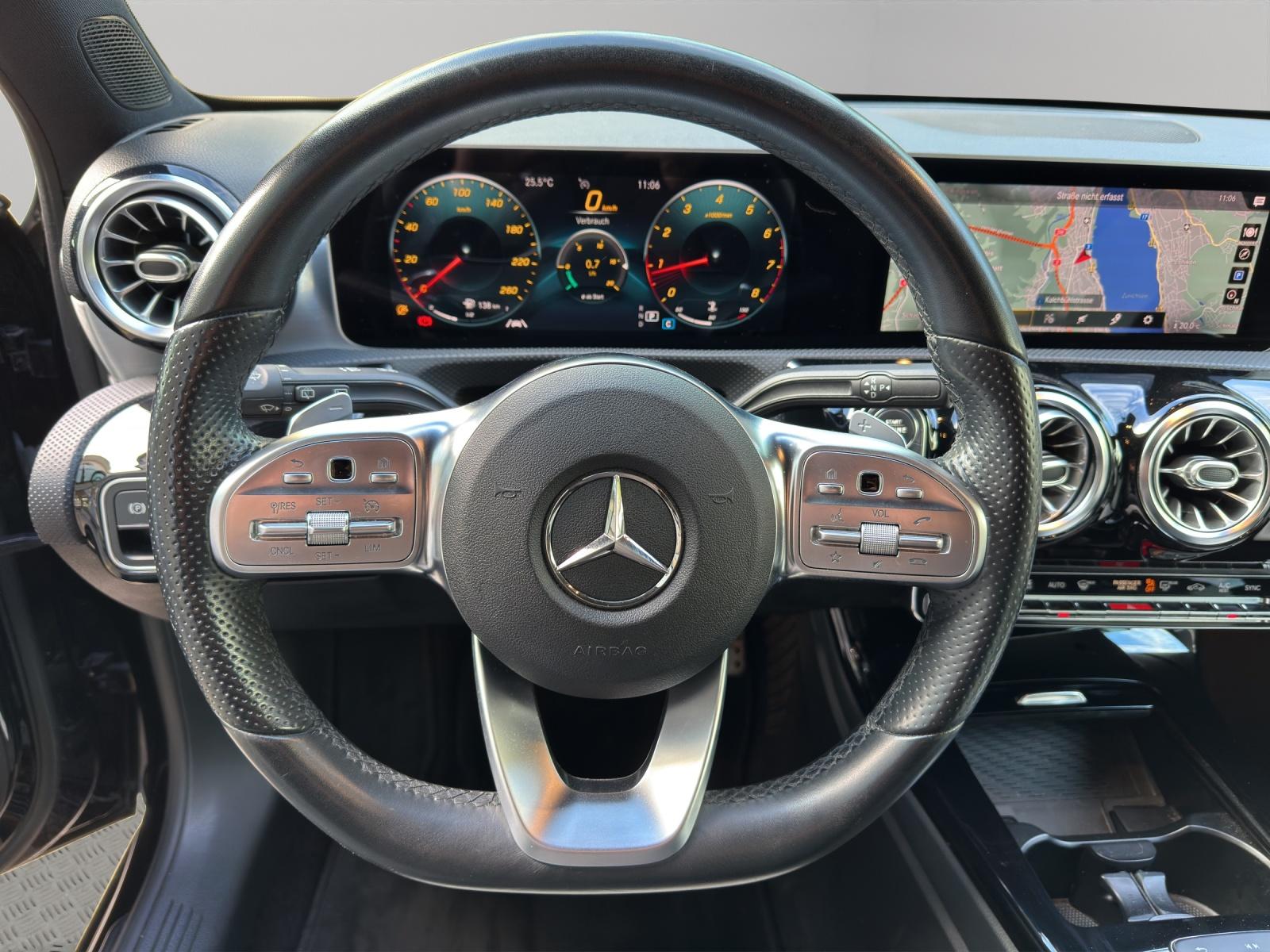 MERCEDES-BENZ A 200 AMG Line-image-6