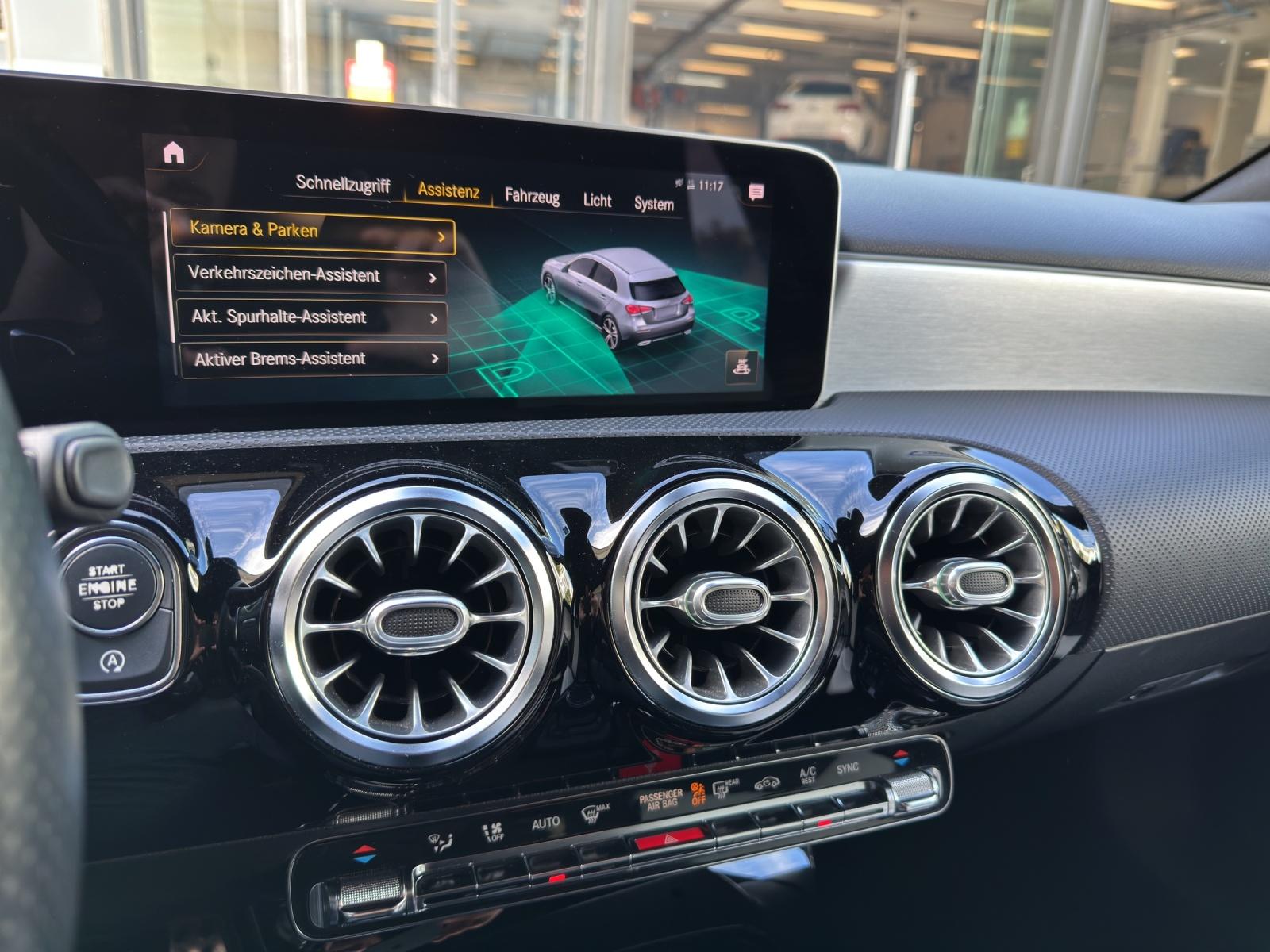 MERCEDES-BENZ A 200 AMG Line-image-10