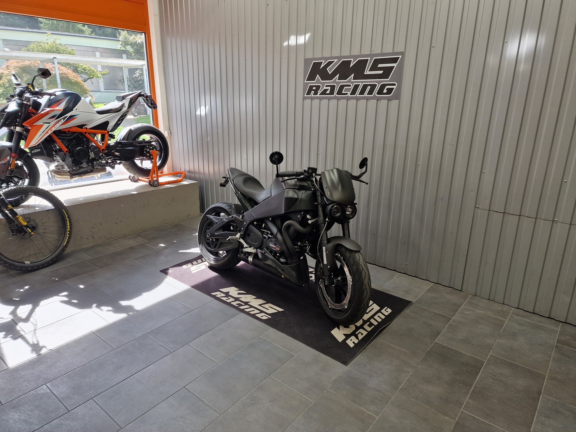 BUELL XB9SX City Cross-showroom-element-2