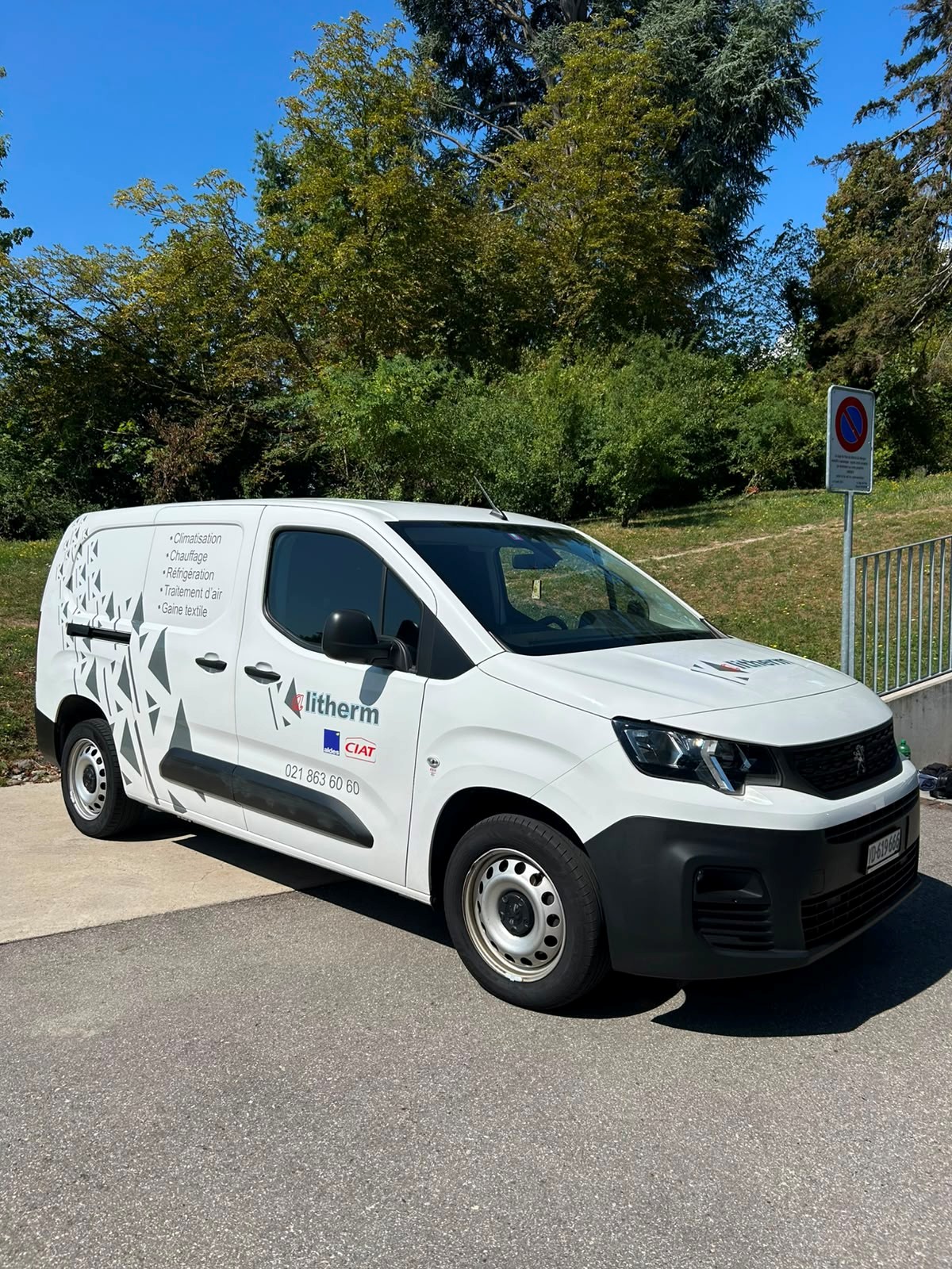PEUGEOT 1.5 BlueHDI 130 Premium S/S-image-3