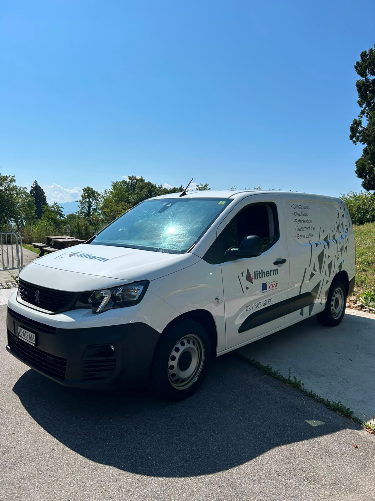 PEUGEOT 1.5 BlueHDI 130 Premium S/S-image-0