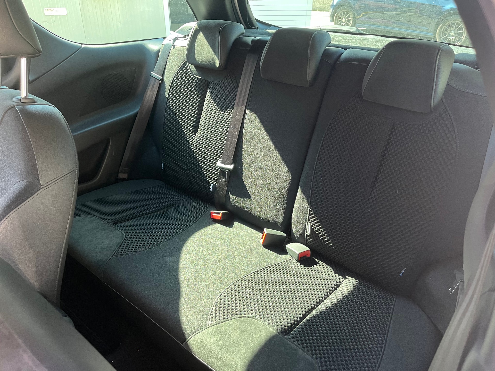 DS AUTOMOBILES DS3 1.6 THP Faubourg Addict-image-8