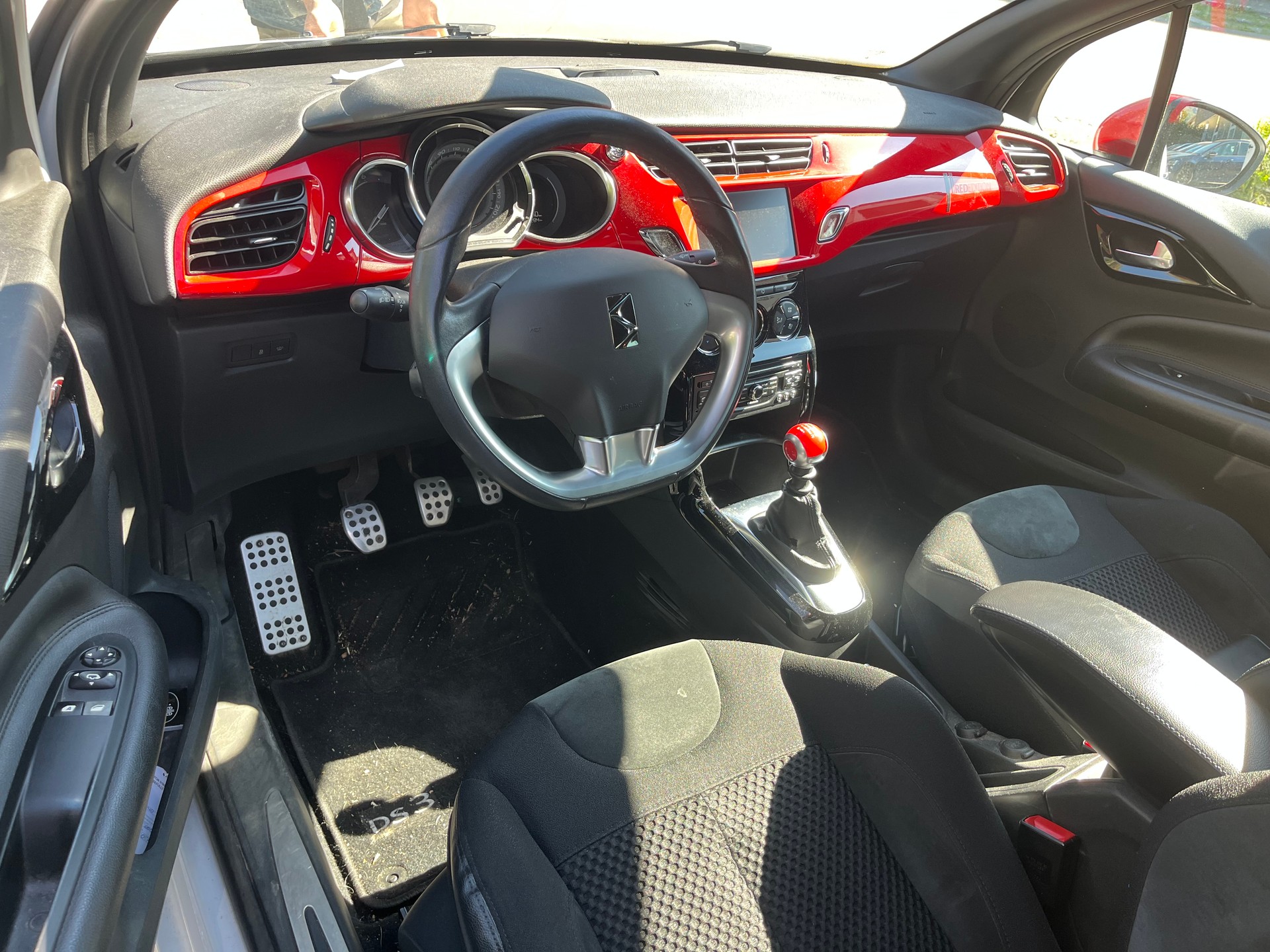 DS AUTOMOBILES DS3 1.6 THP Faubourg Addict-image-9