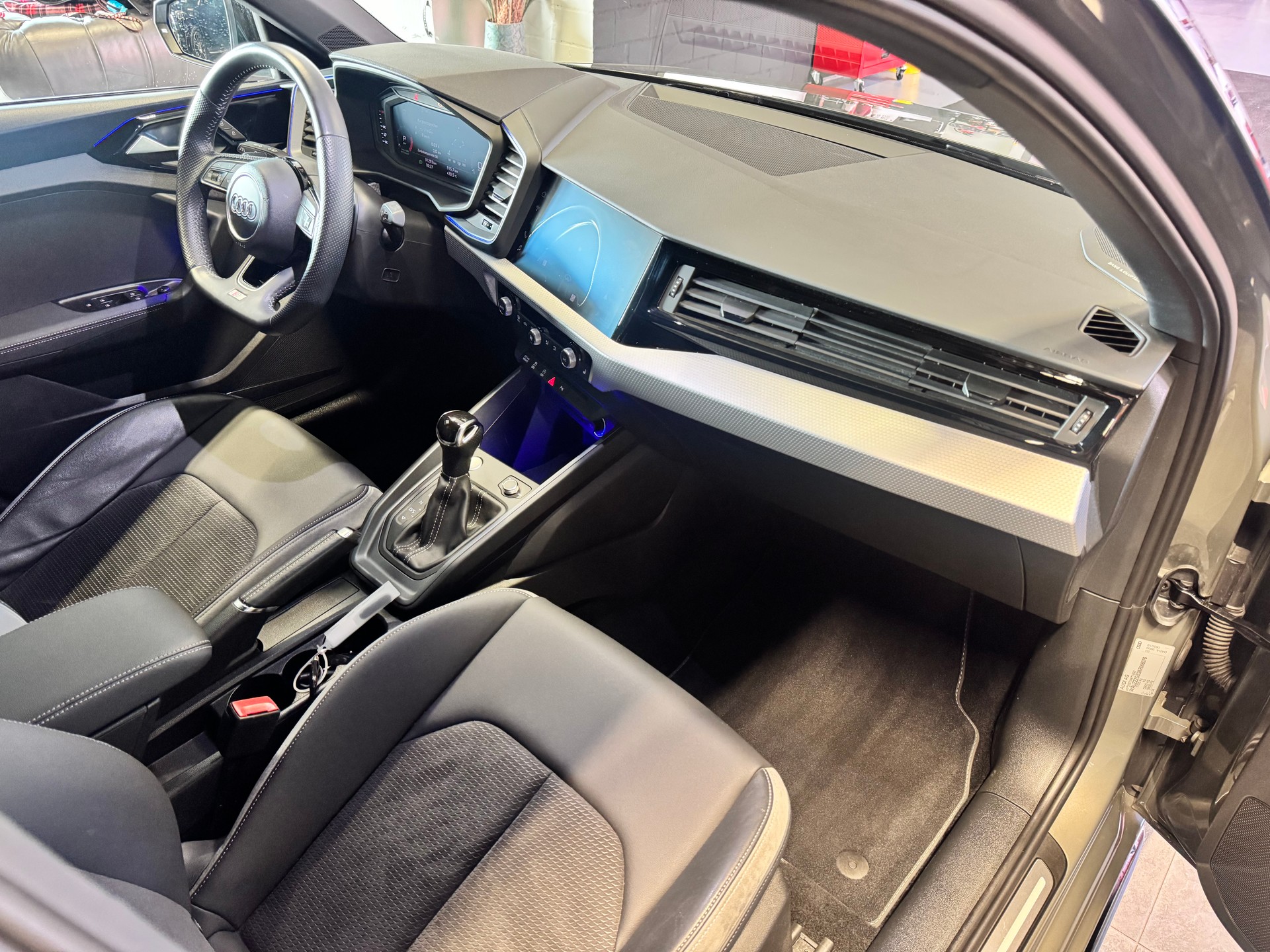 AUDI A1 Sportback 35 TFSI S Line S-tronic *GOLDEN NUGGET*-image-10