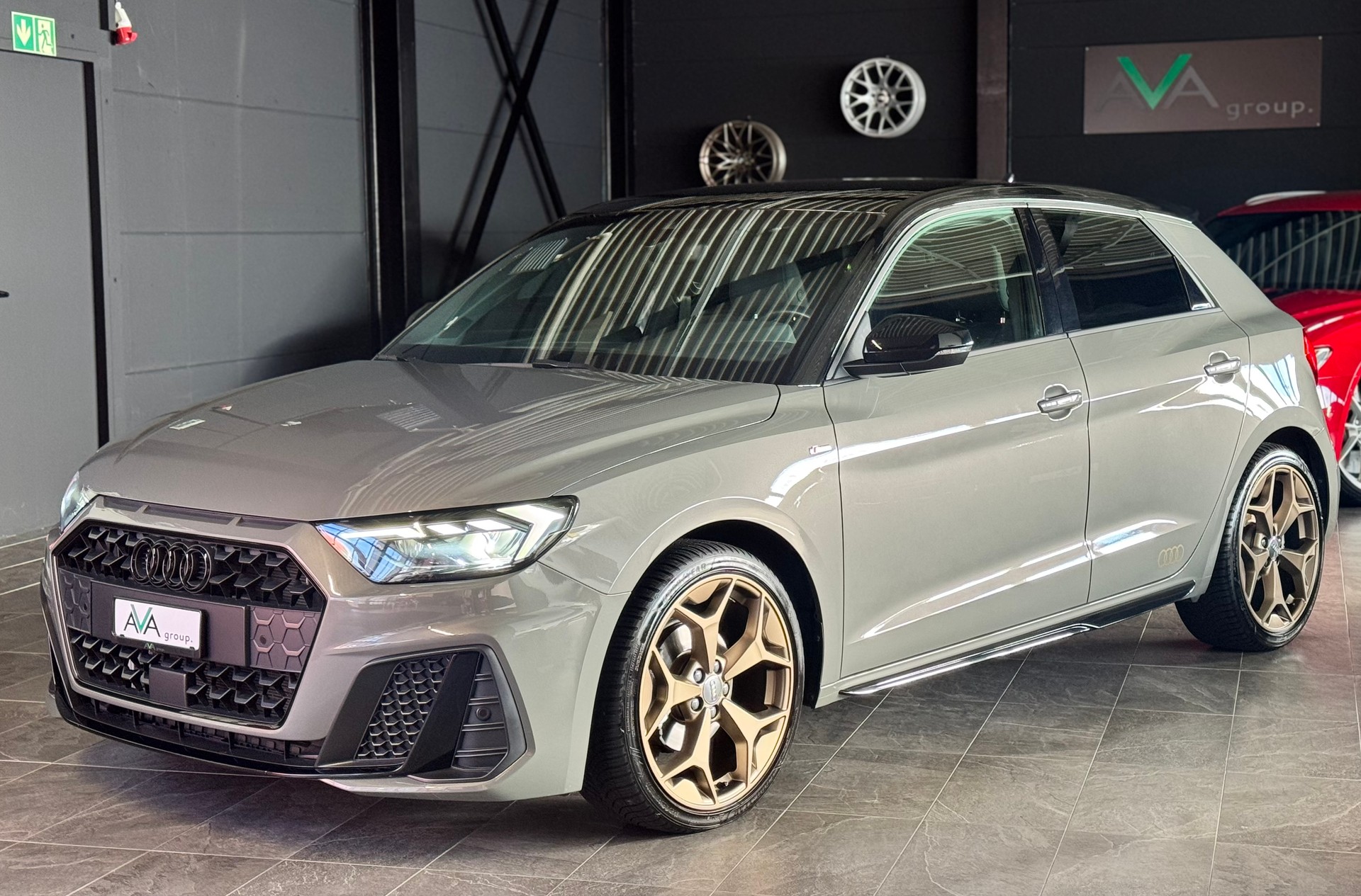 AUDI A1 Sportback 35 TFSI S Line S-tronic *GOLDEN NUGGET*-image-3