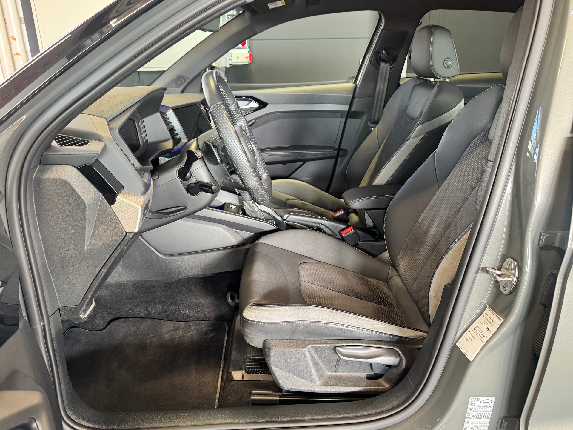 AUDI A1 Sportback 35 TFSI S Line S-tronic *GOLDEN NUGGET*-image-14