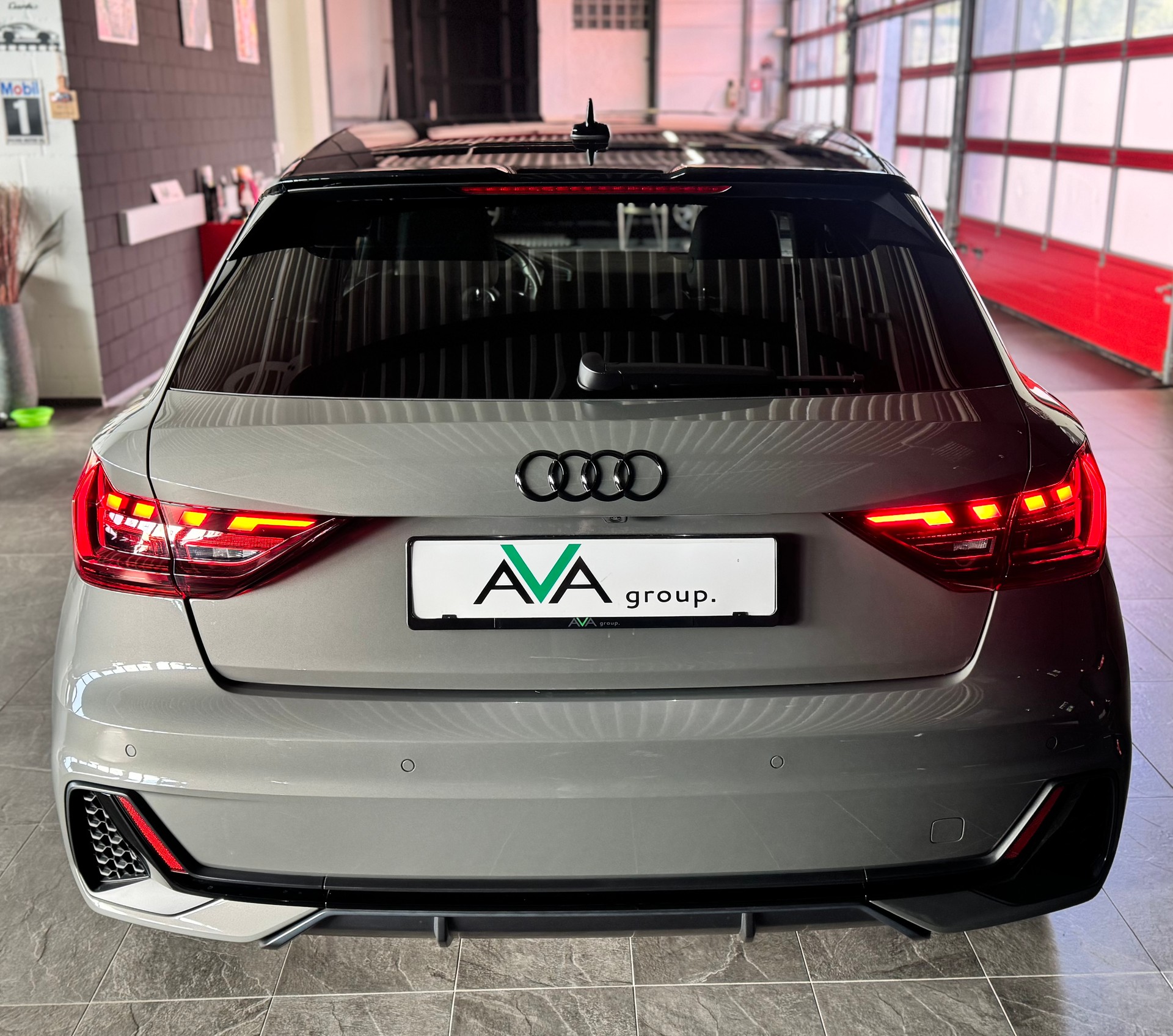 AUDI A1 Sportback 35 TFSI S Line S-tronic *GOLDEN NUGGET*-image-6