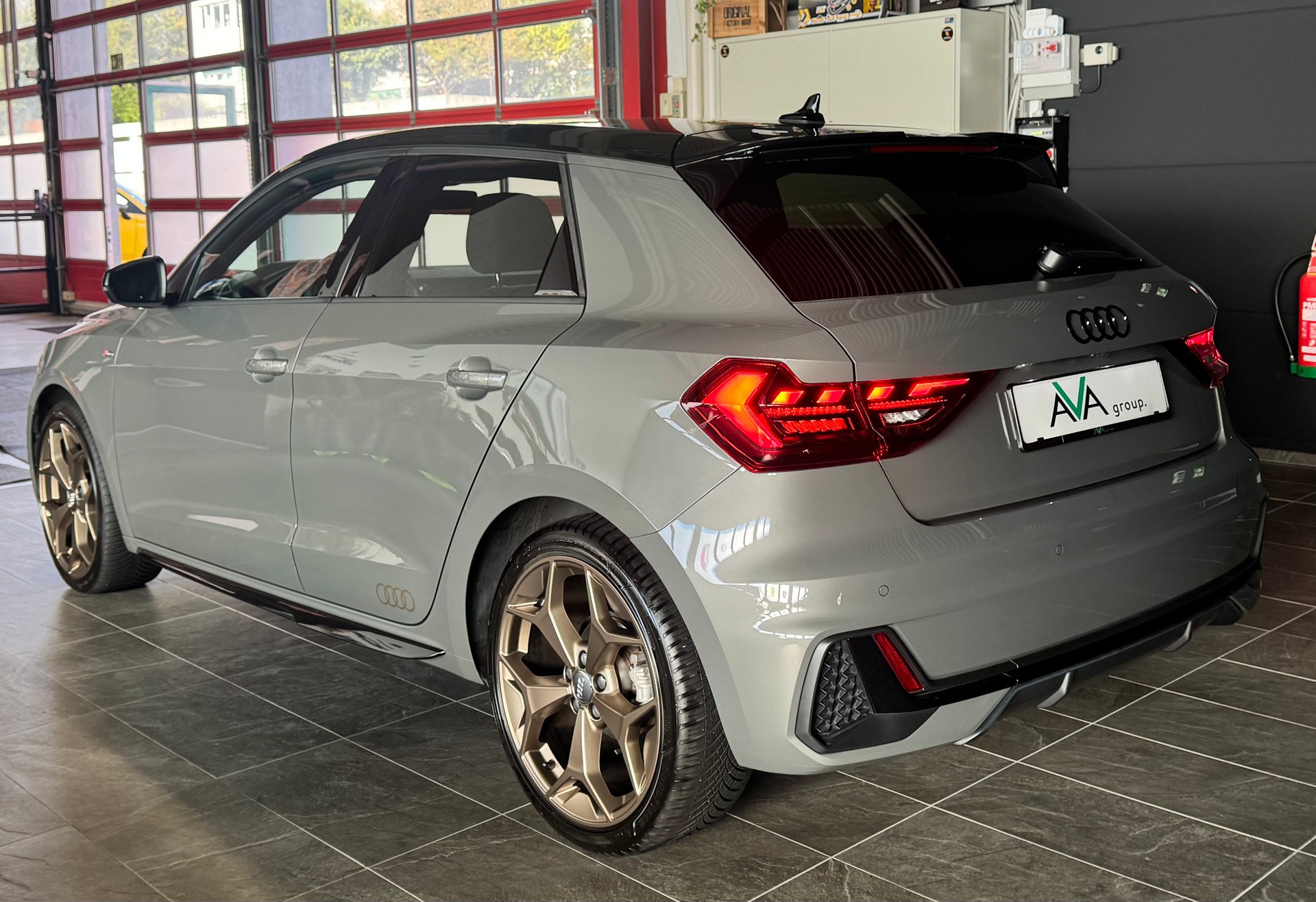 AUDI A1 Sportback 35 TFSI S Line S-tronic *GOLDEN NUGGET*-image-5