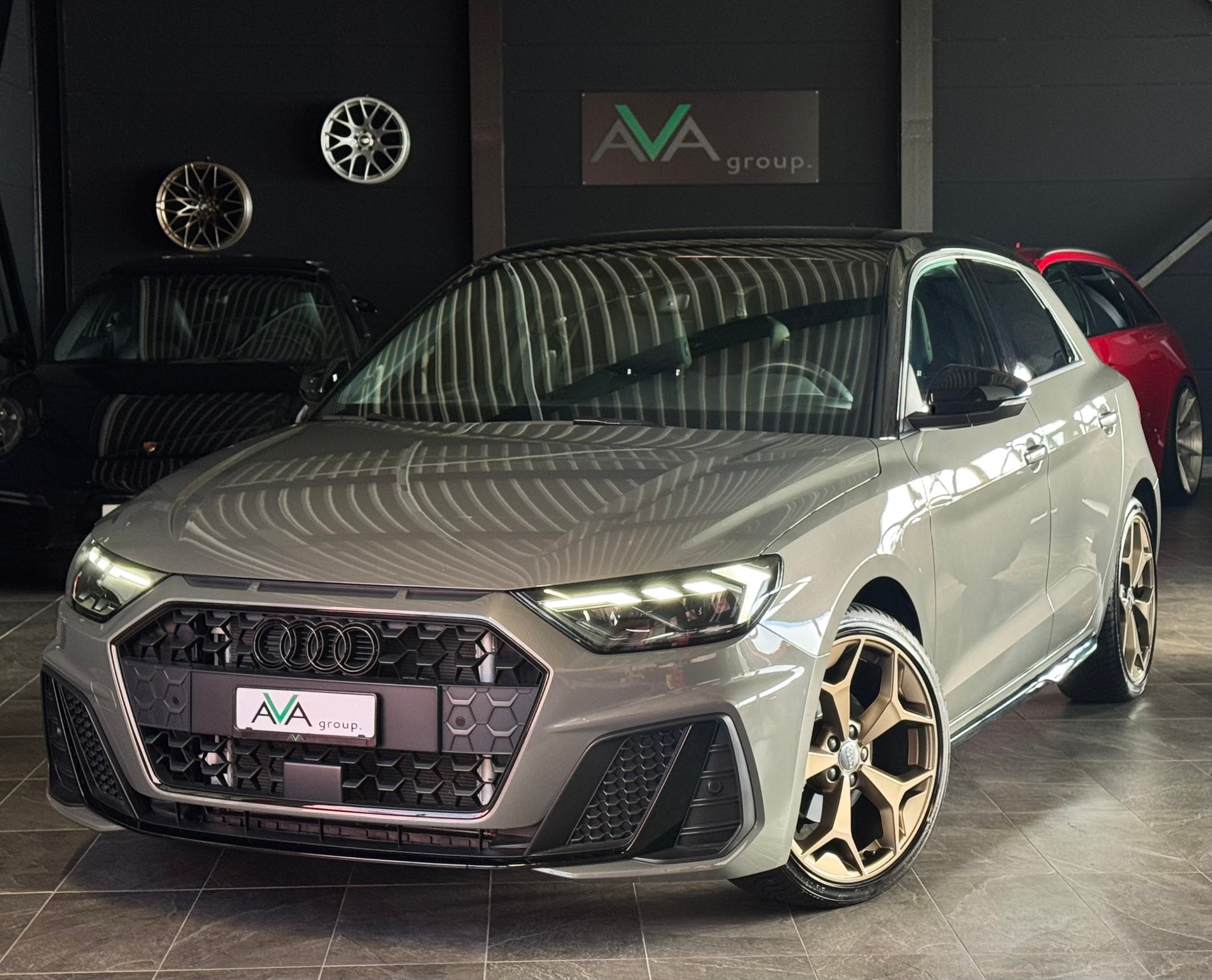 AUDI A1 Sportback 35 TFSI S Line S-tronic *GOLDEN NUGGET*-image-1