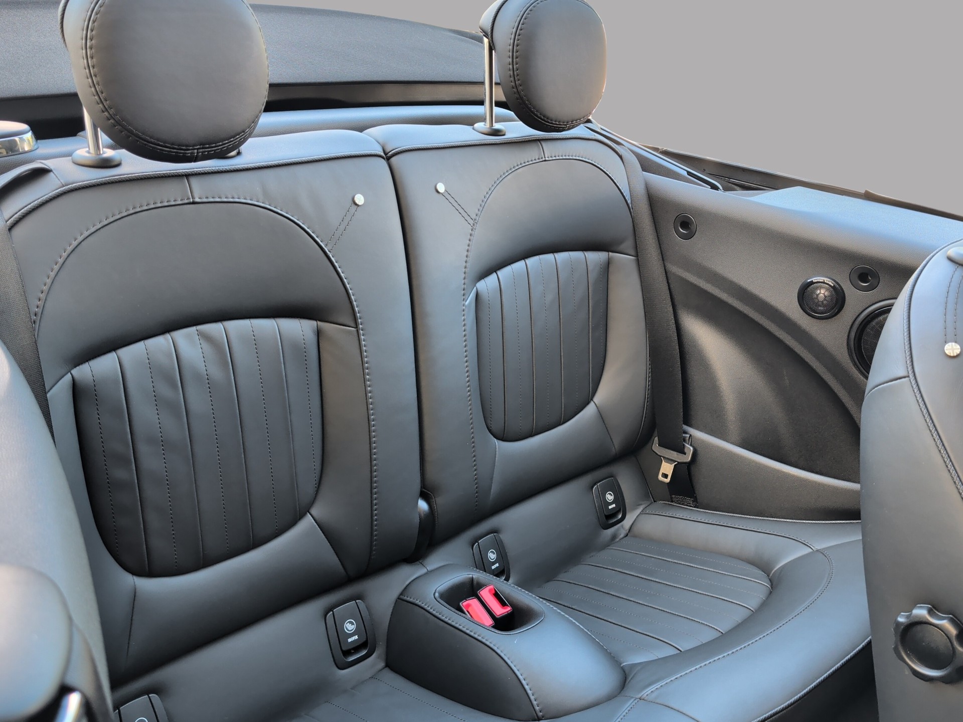 MINI Cooper John Cooper Works Cabriolet Steptronic-image-20