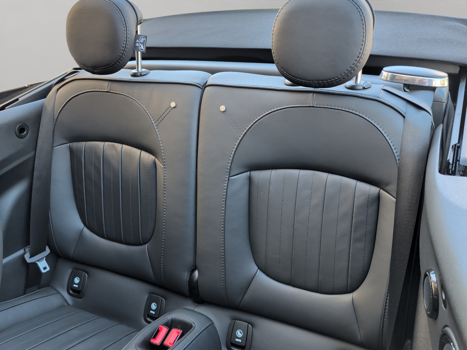 MINI Cooper John Cooper Works Cabriolet Steptronic-image-17