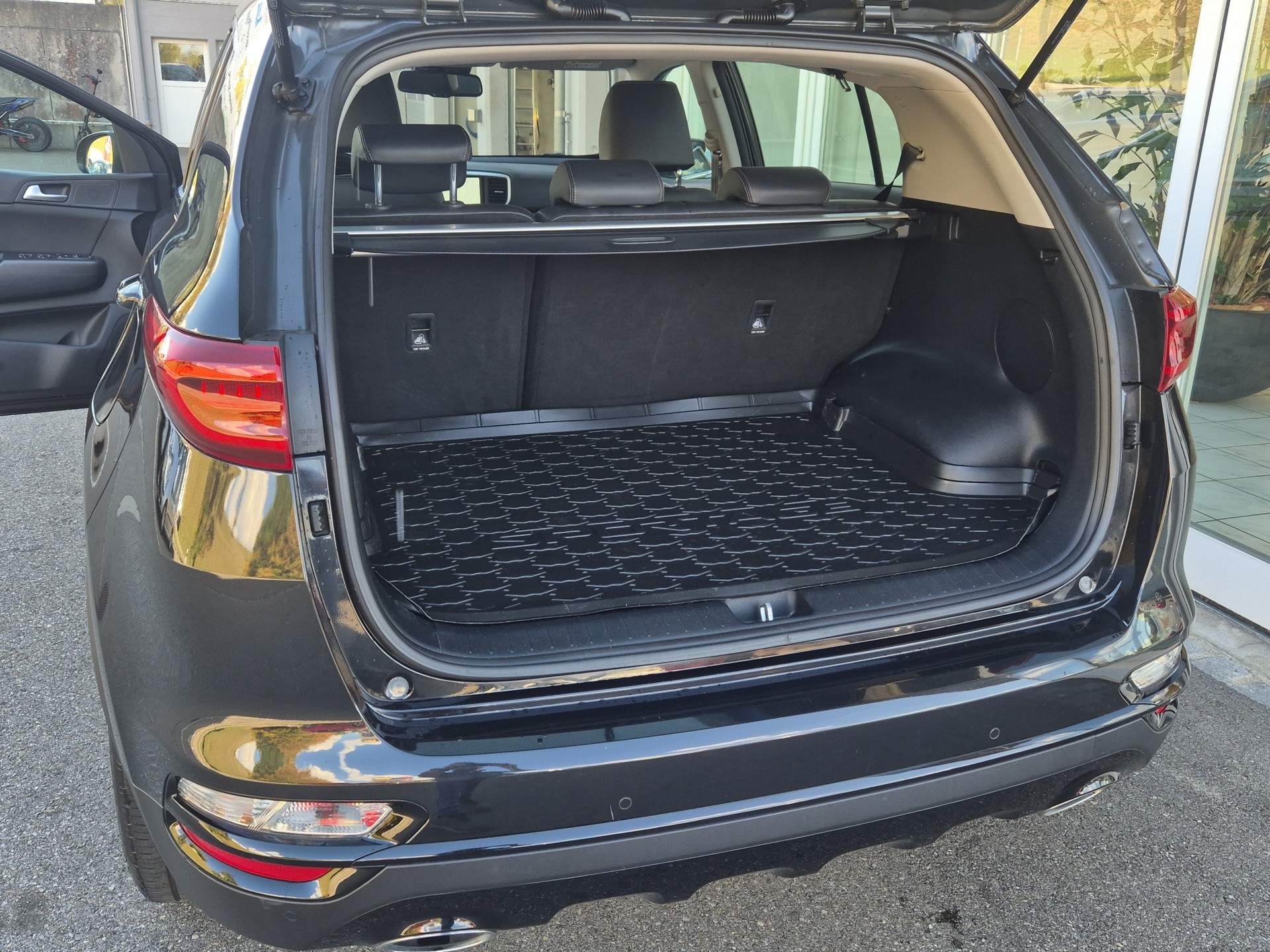 KIA Sportage 1.6 T-GDi Black Edition 4WD Automat-image-22