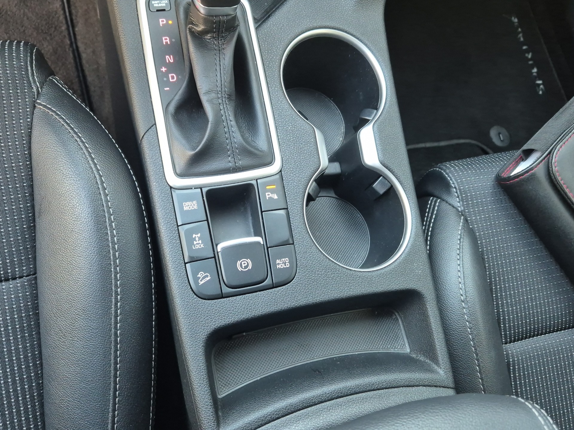 KIA Sportage 1.6 T-GDi Black Edition 4WD Automat-image-16