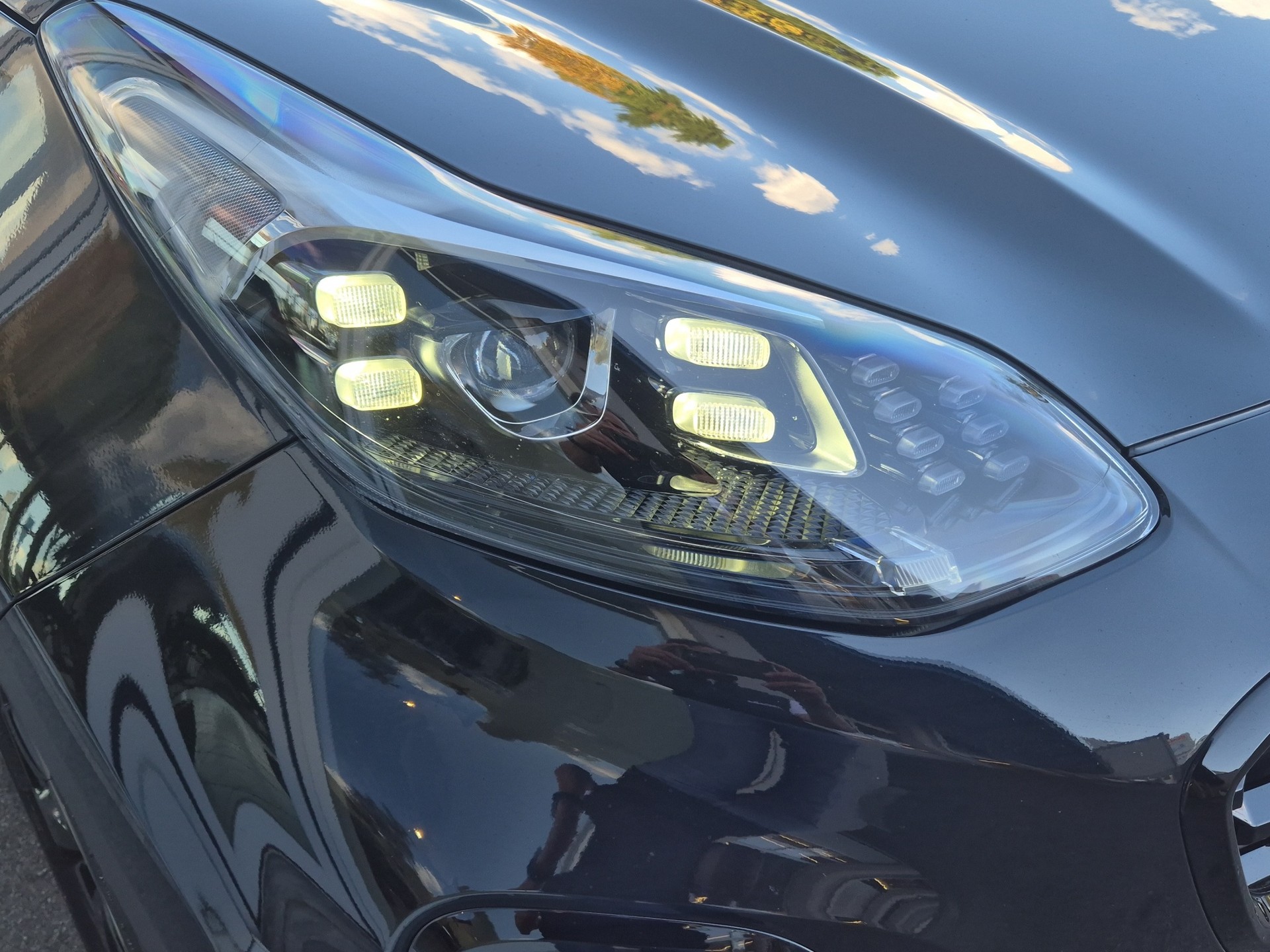 KIA Sportage 1.6 T-GDi Black Edition 4WD Automat-image-2