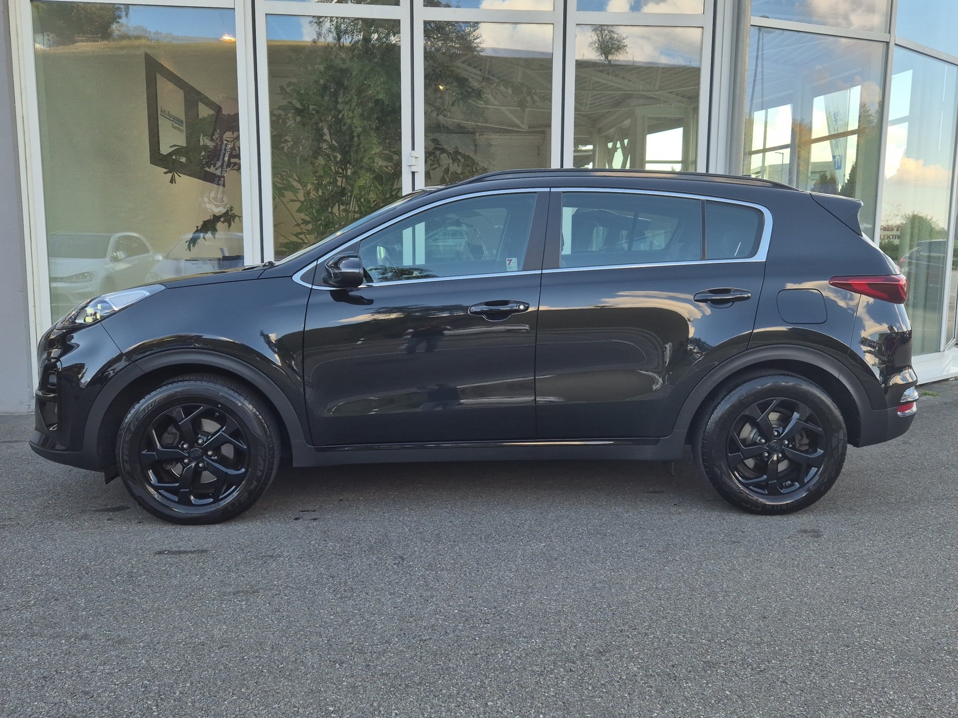 KIA Sportage 1.6 T-GDi Black Edition 4WD Automat-image-3