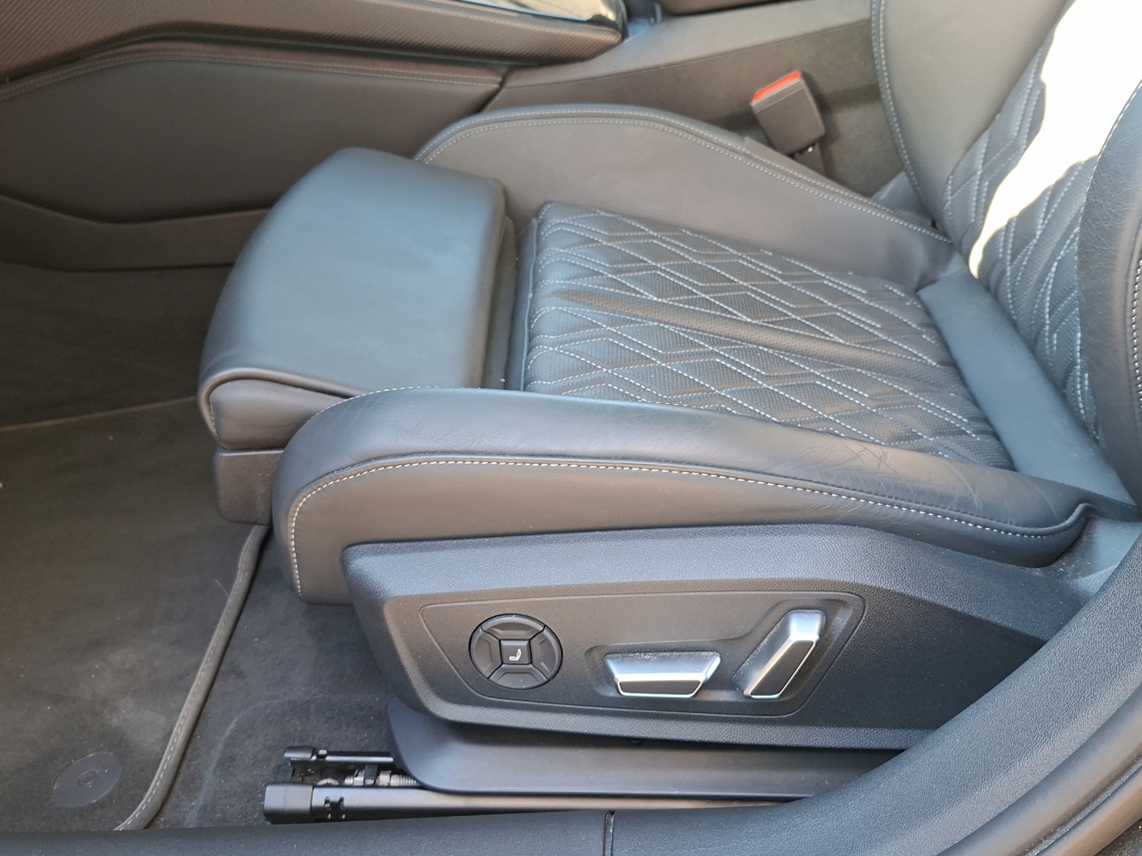 AUDI A6 Avant TFSI quattro 270 kW S tronic-image-15