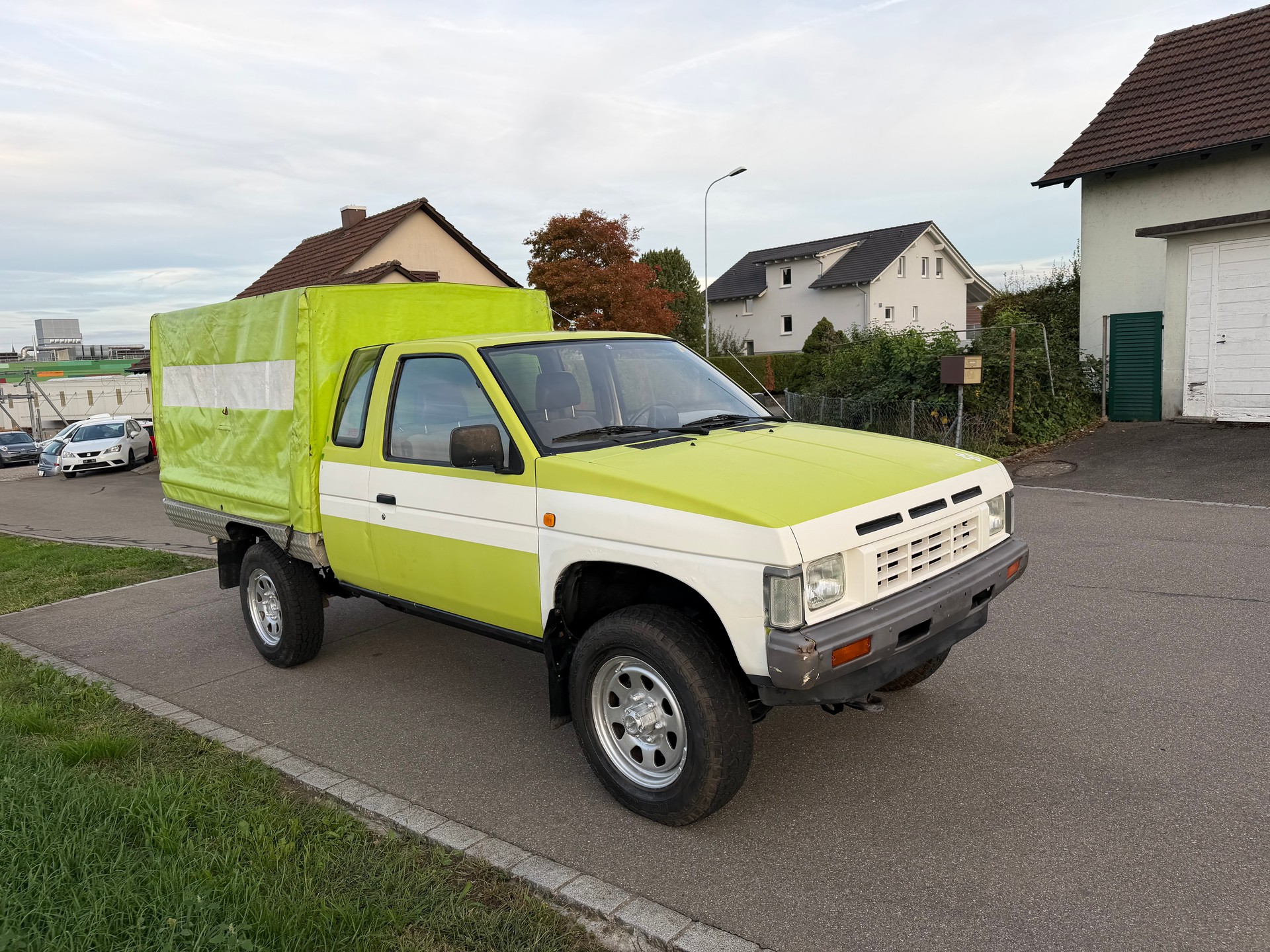 NISSAN King Cab 2.4 4x4 KNMD21-image-1