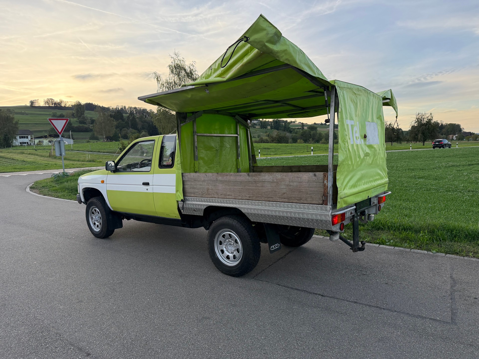 NISSAN King Cab 2.4 4x4 KNMD21-image-2