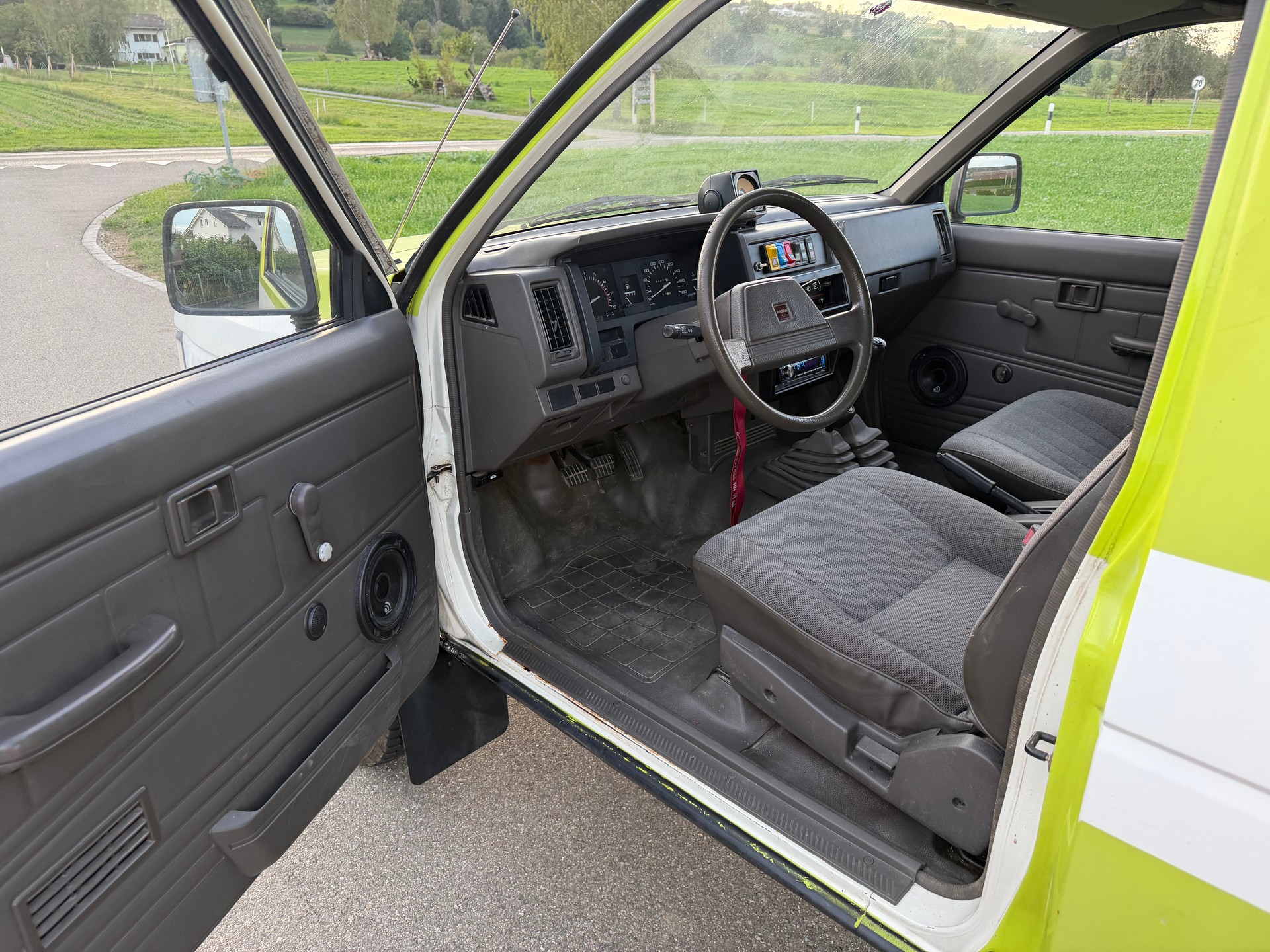 NISSAN King Cab 2.4 4x4 KNMD21-image-3