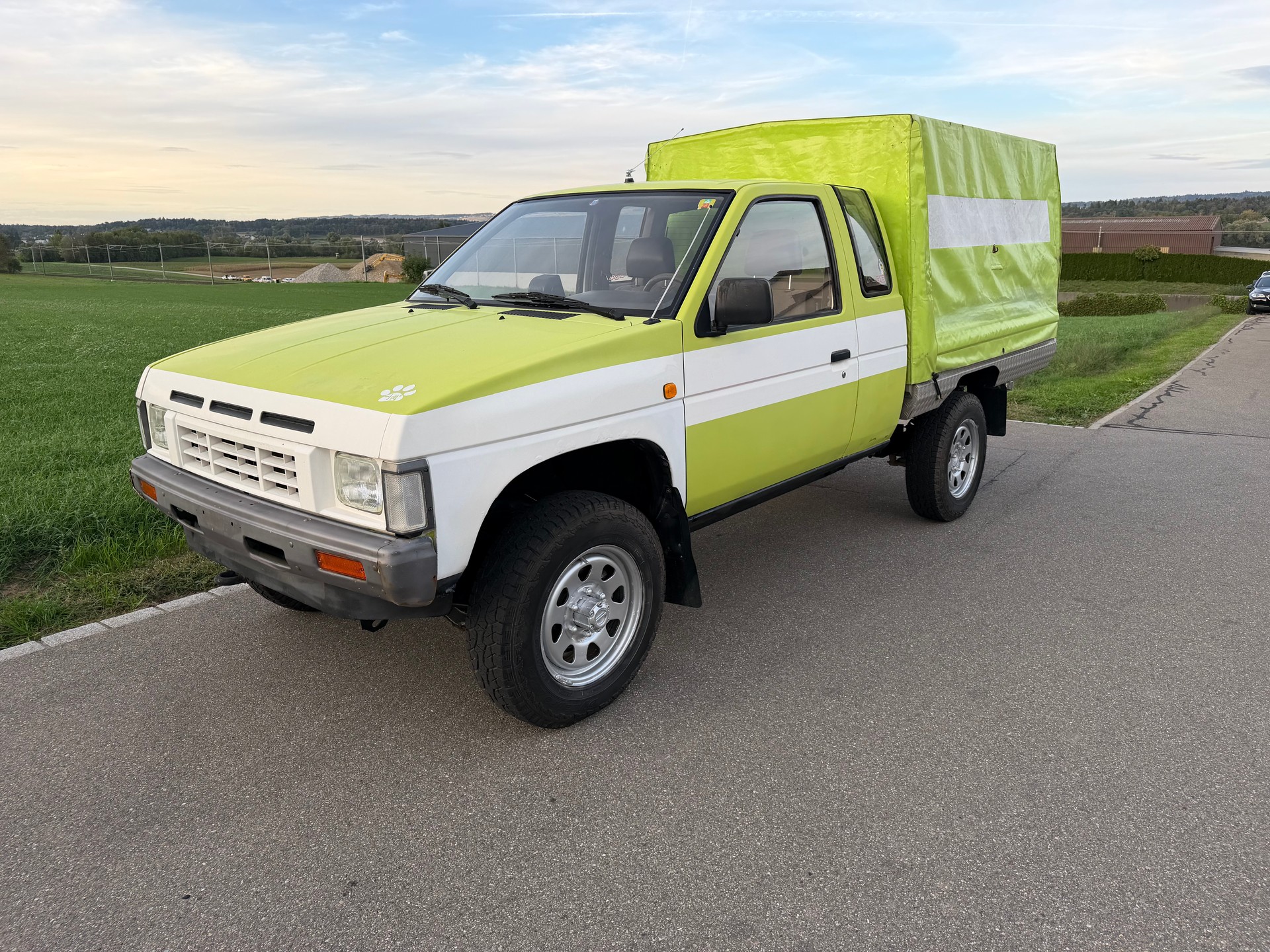NISSAN King Cab 2.4 4x4 KNMD21-image-0