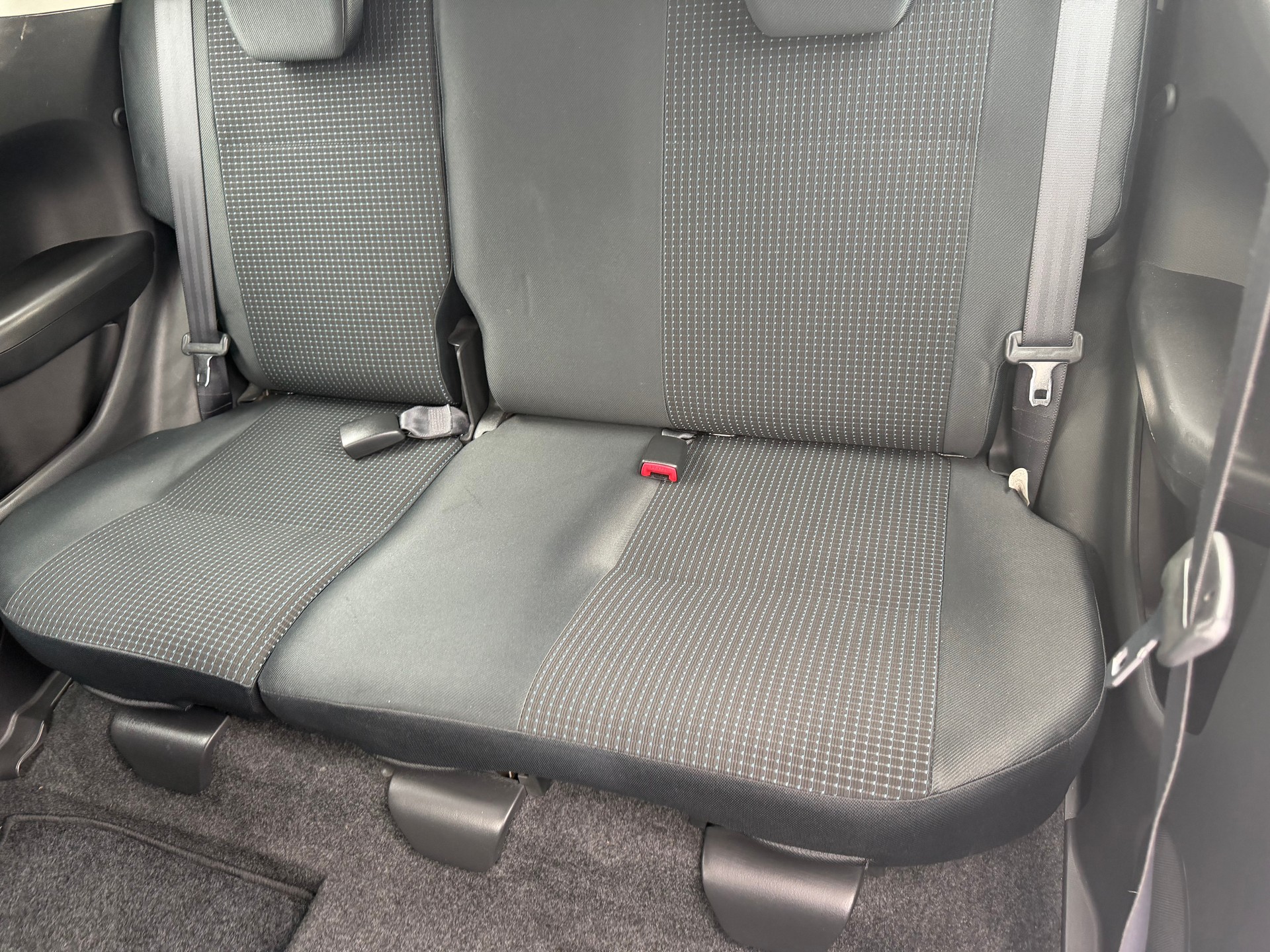 SUZUKI Swift 1.3i 16V GL-image-8
