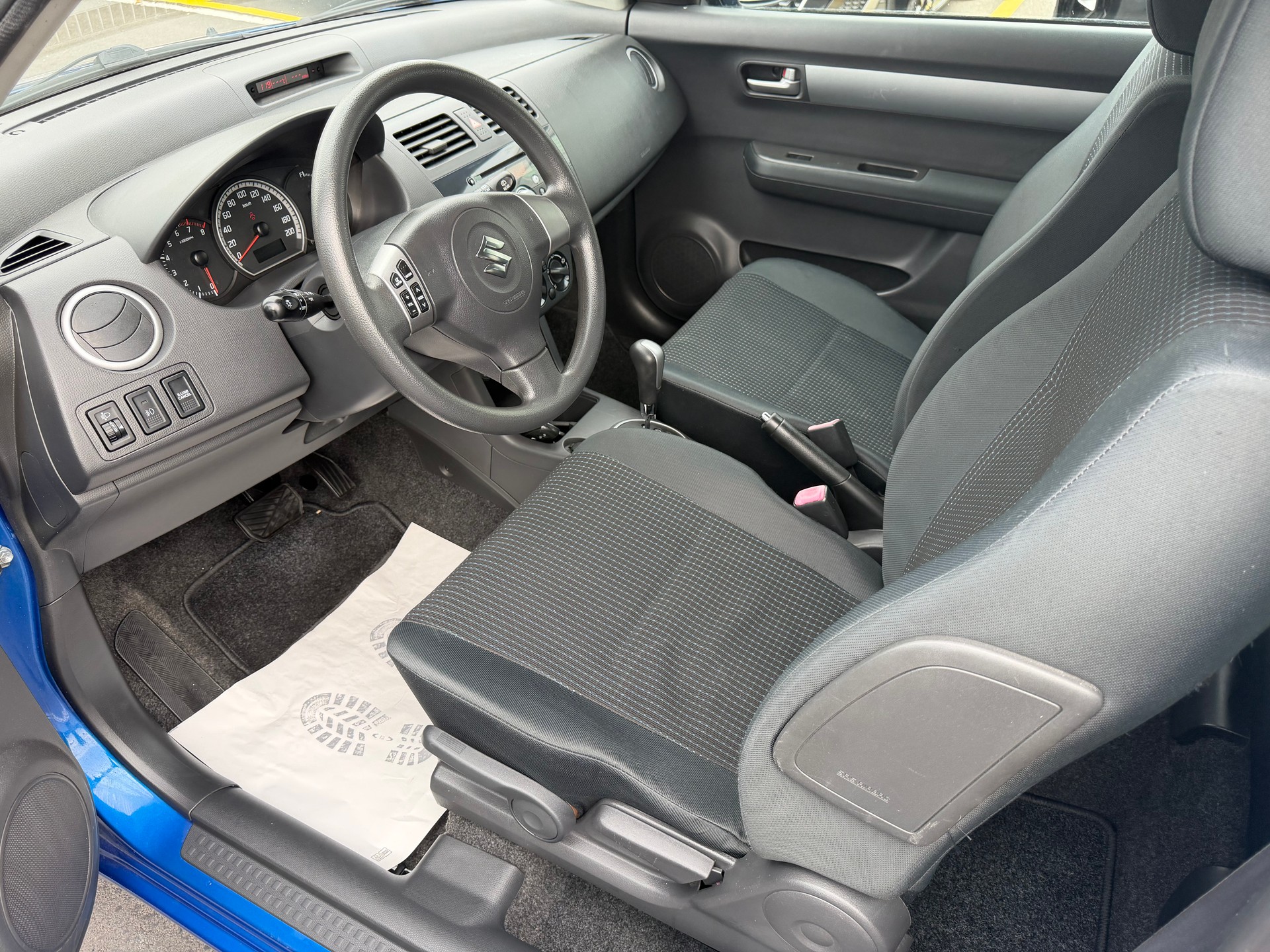 SUZUKI Swift 1.3i 16V GL-image-7