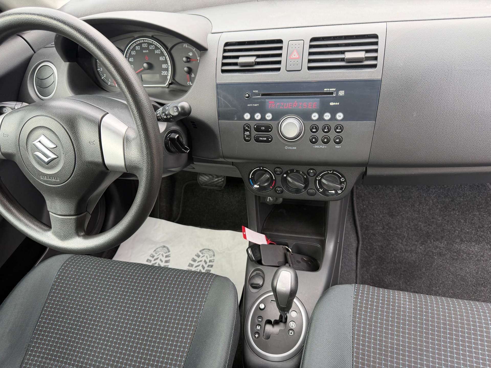 SUZUKI Swift 1.3i 16V GL-image-12