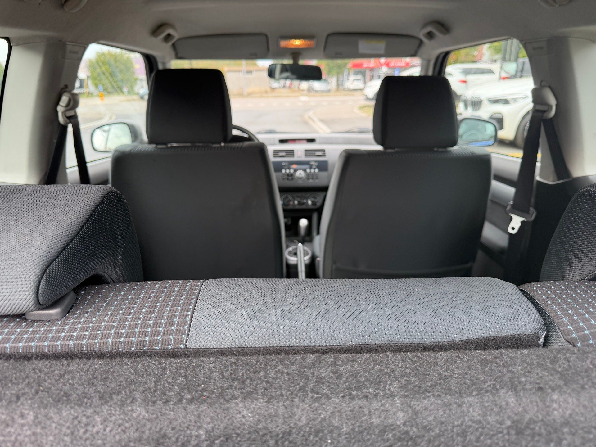 SUZUKI Swift 1.3i 16V GL-image-10