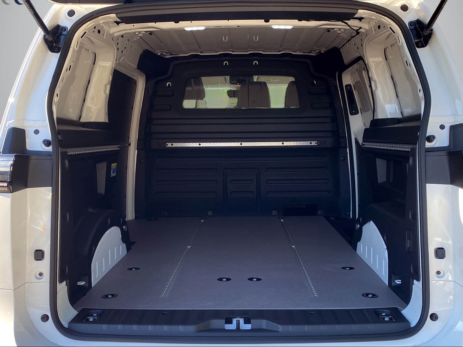 VW ID Buzz Cargo Pro 4Motion-image-9