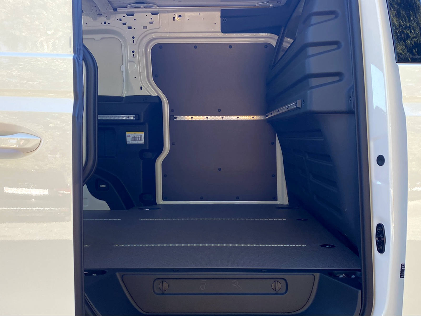 VW ID Buzz Cargo Pro 4Motion-image-7