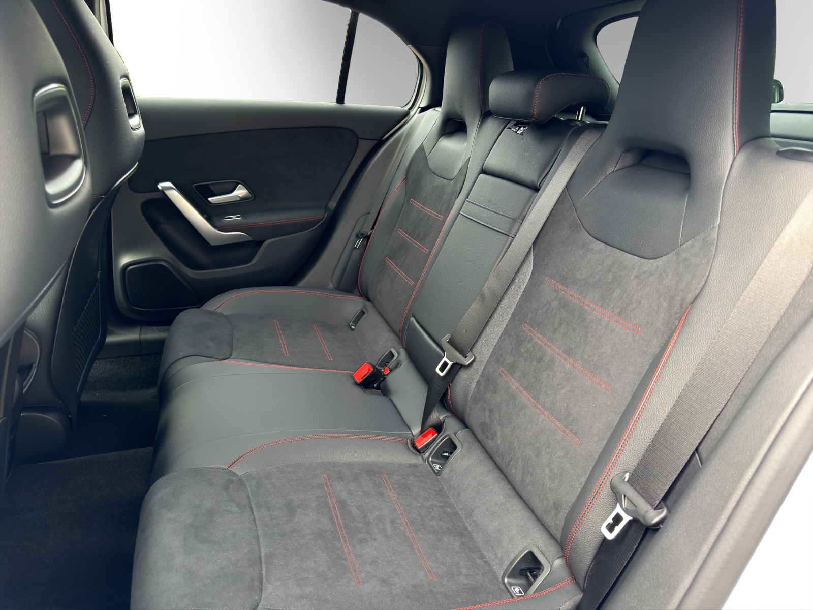 MERCEDES-BENZ A 200 Night Star 7G-DCT-image-9
