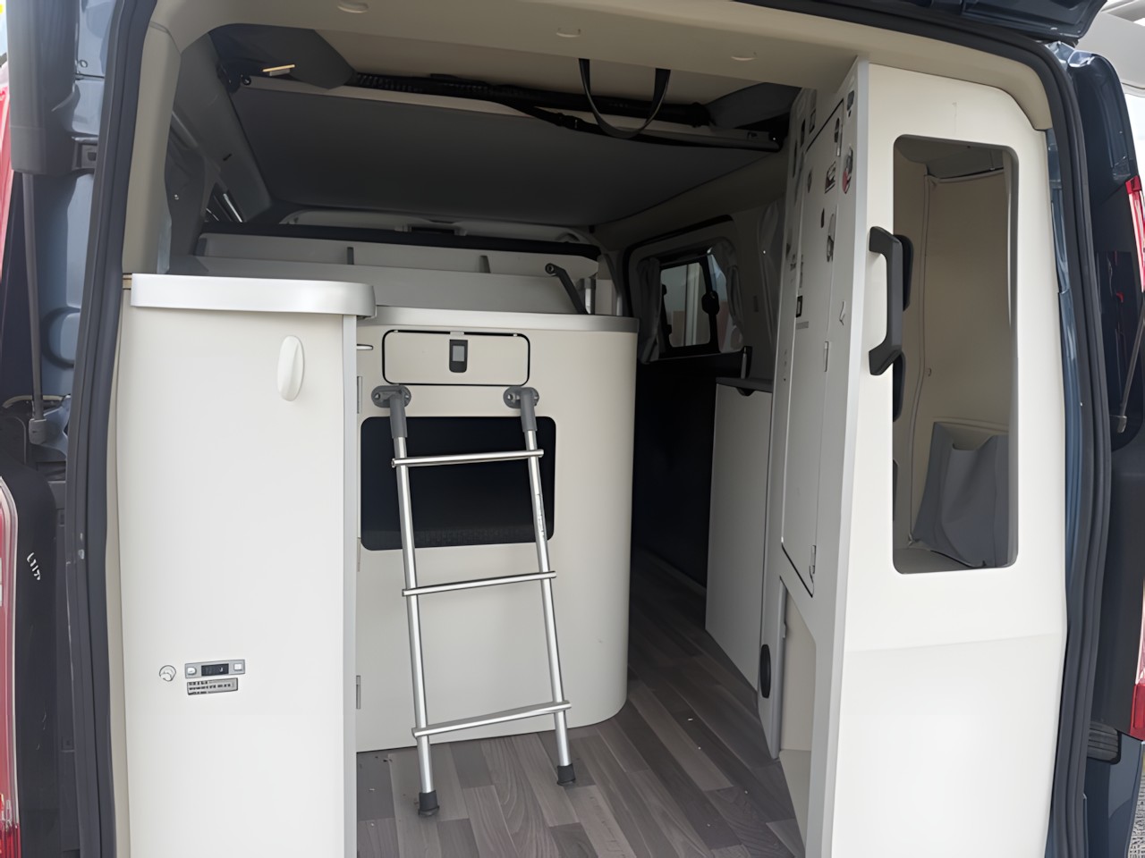 FORD Transit Custom 320 L1H1 Camper A-image-9