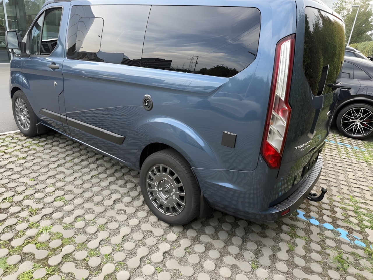 FORD Transit Custom 320 L1H1 Camper A-image-3