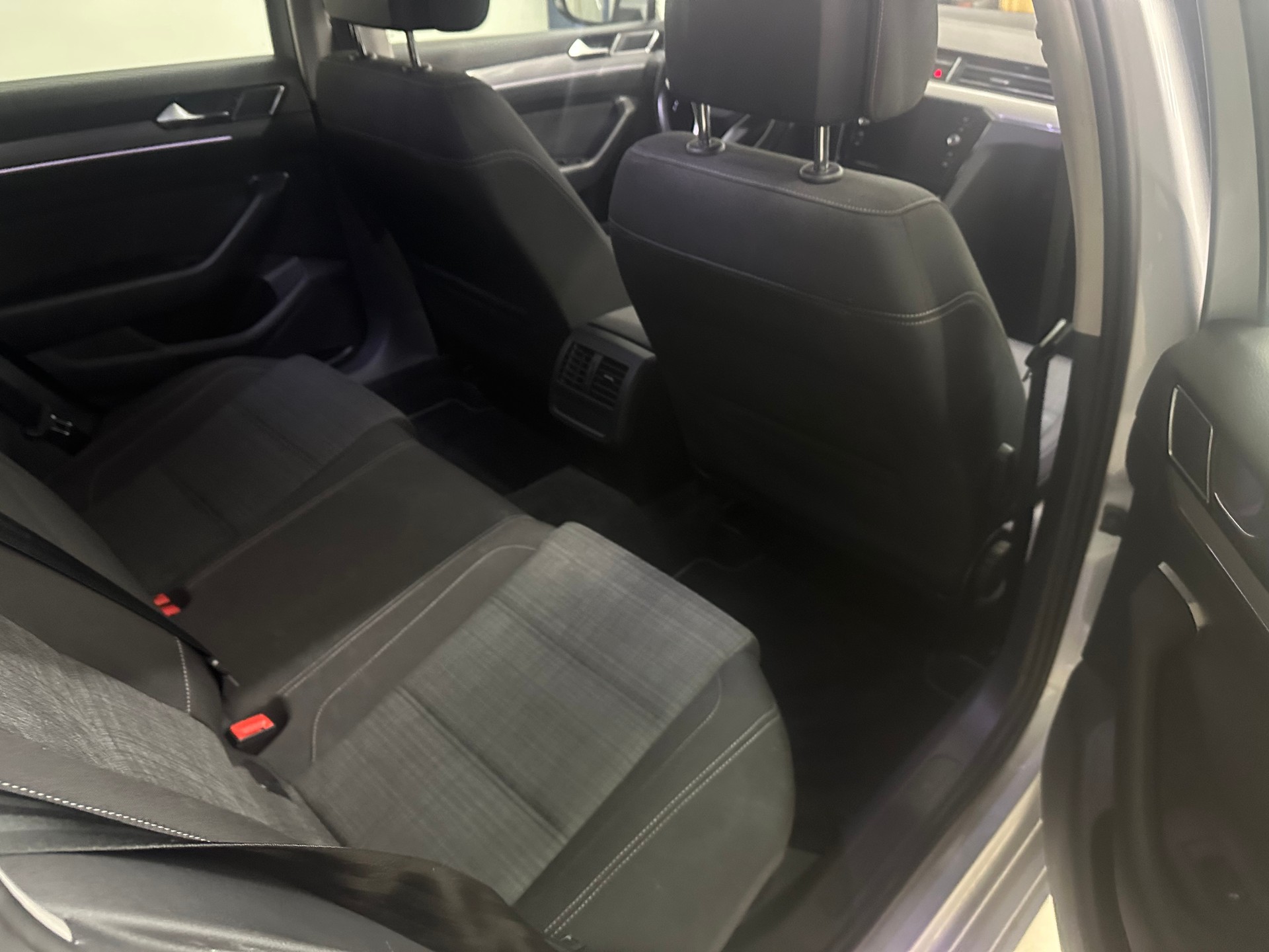 VW Passat 2.0 TDI BMT Business DSG-image-6