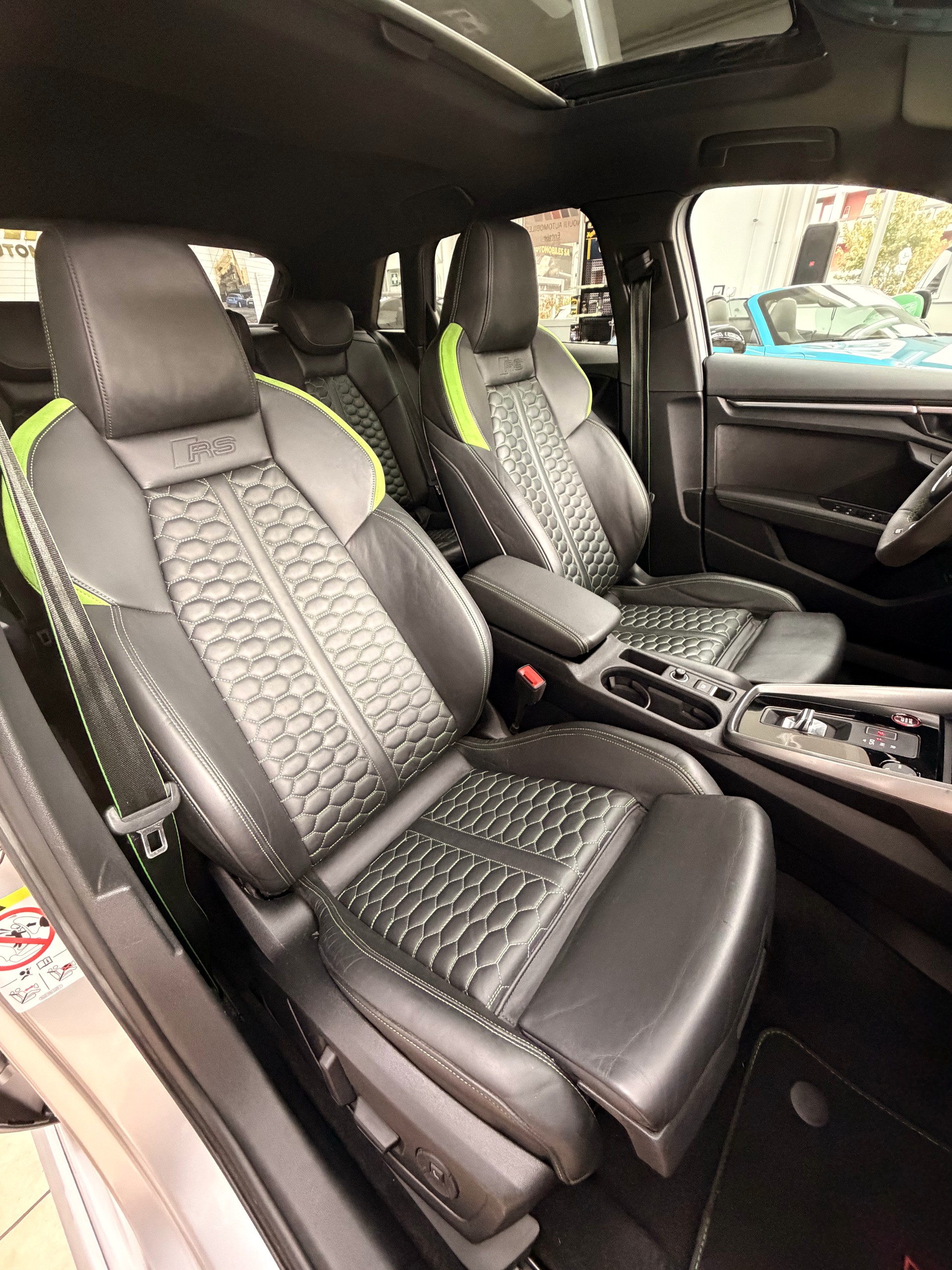 AUDI RS3 Sportback 2.5 TSI quattro S-tronic-image-18