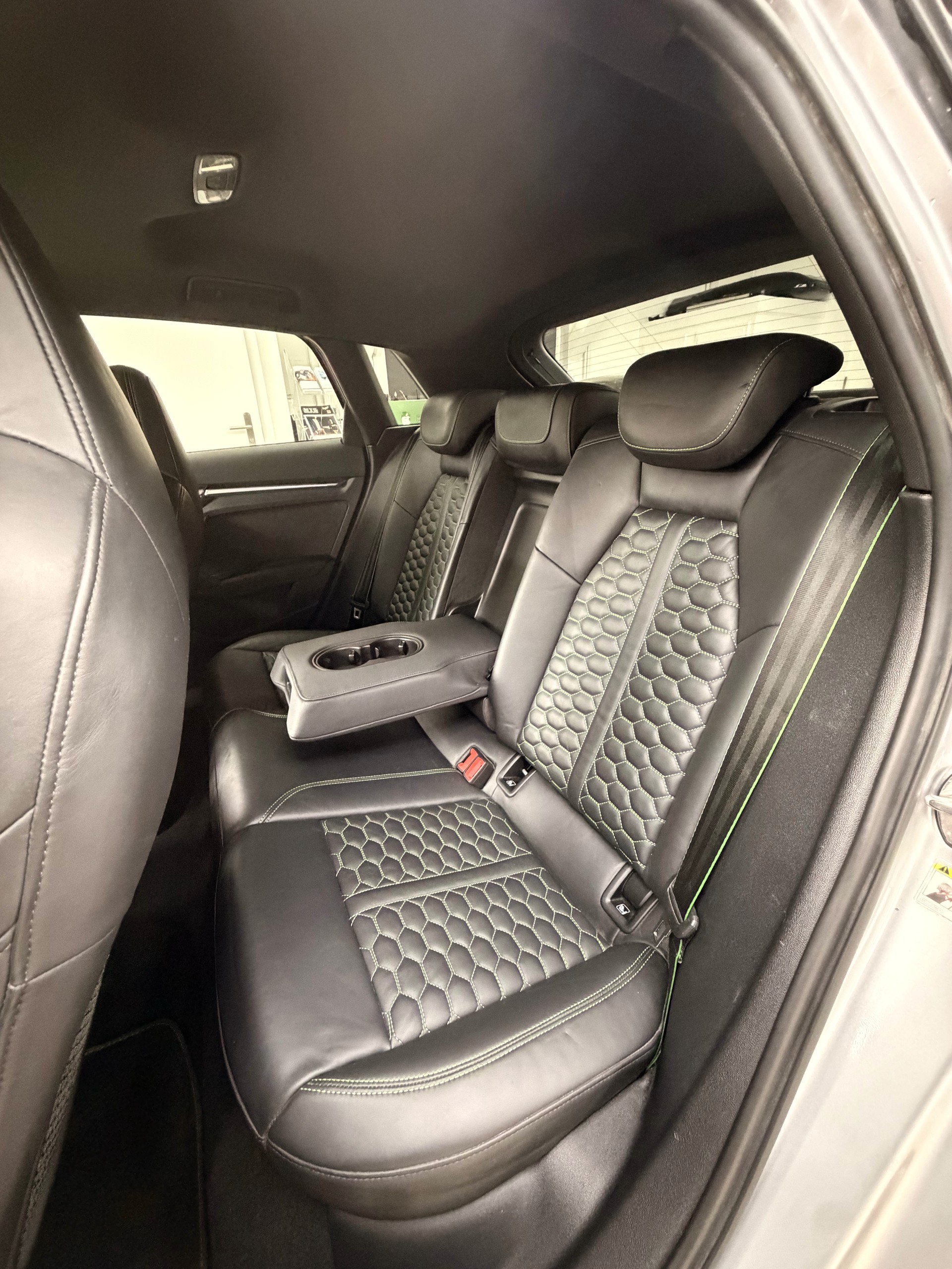 AUDI RS3 Sportback 2.5 TSI quattro S-tronic-image-15