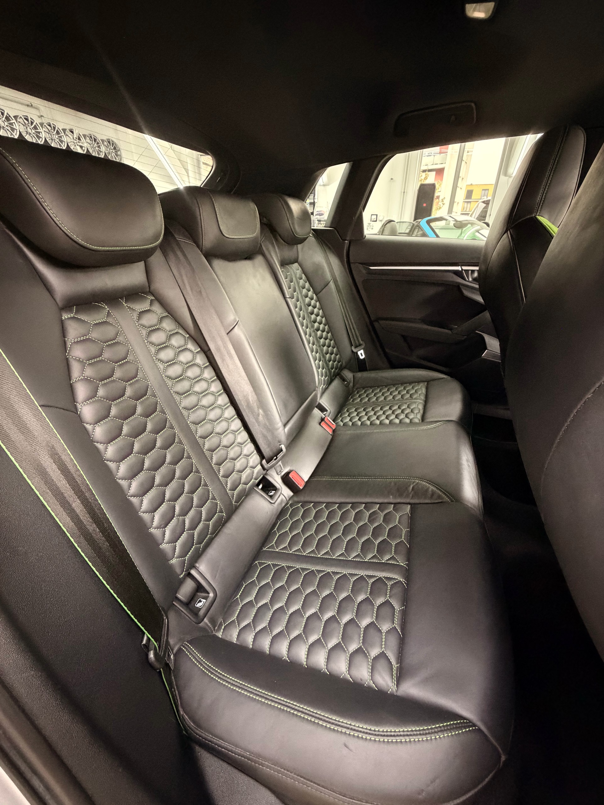 AUDI RS3 Sportback 2.5 TSI quattro S-tronic-image-17