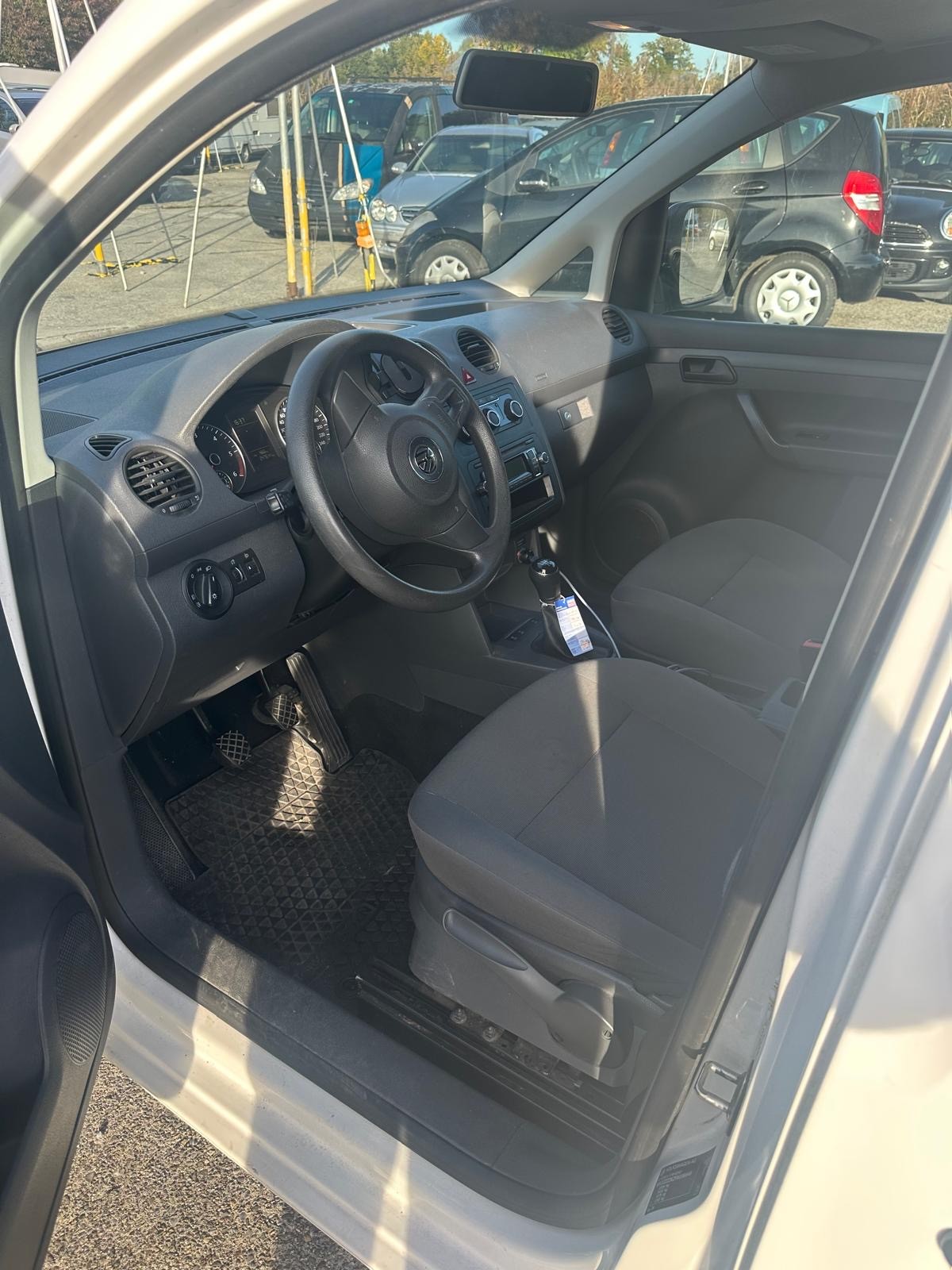 VW Caddy 1.6 TDI BlueMotion Technology-image-4