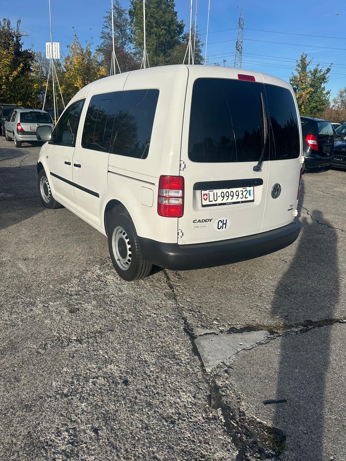 VW Caddy 1.6 TDI BlueMotion Technology-image-2