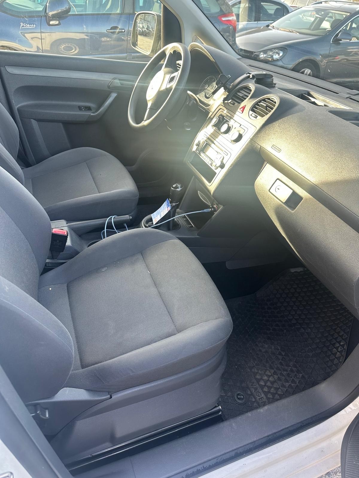 VW Caddy 1.6 TDI BlueMotion Technology-image-5