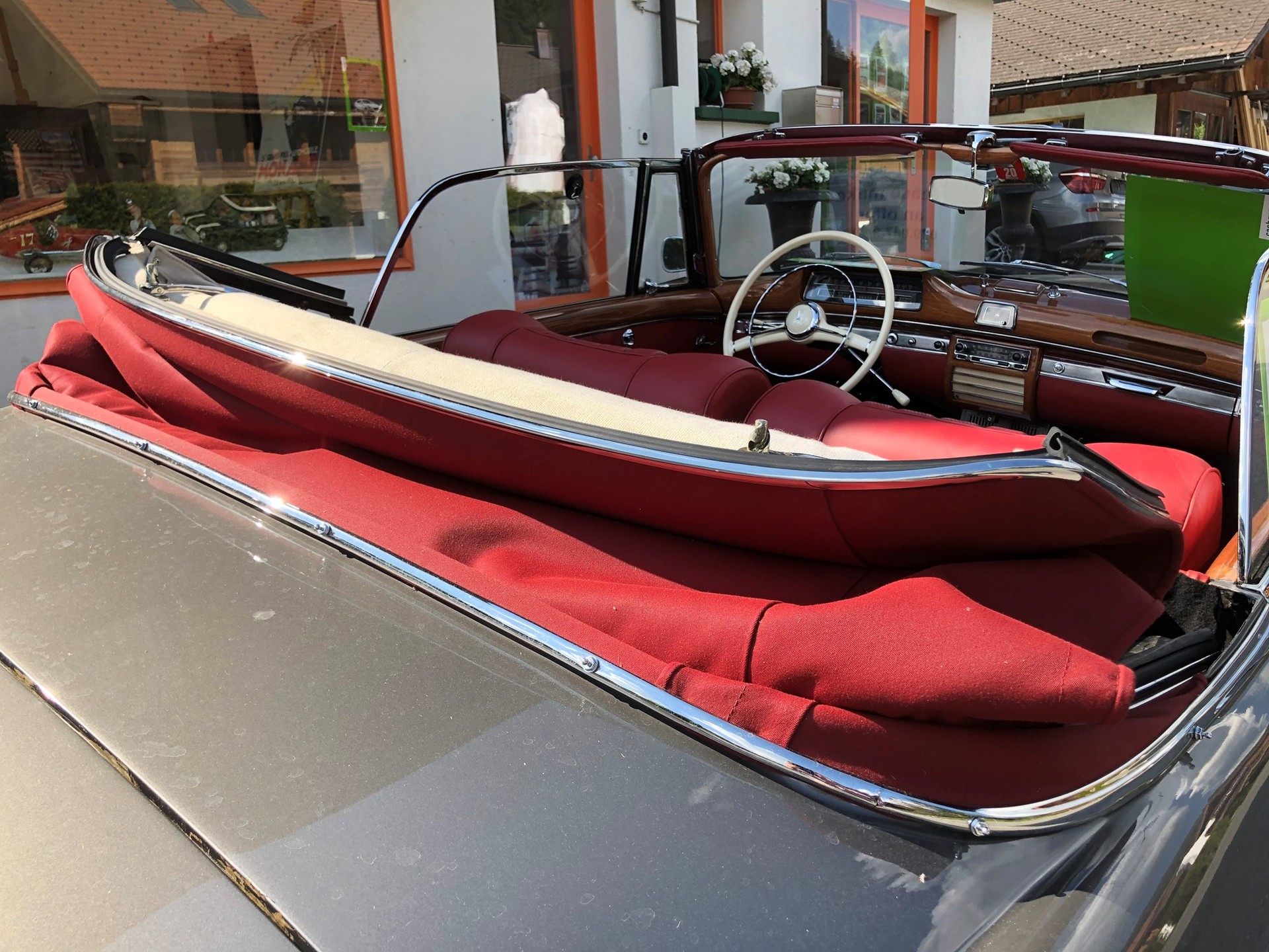 MERCEDES-BENZ 220 SE Convertible Full Restaured-image-14