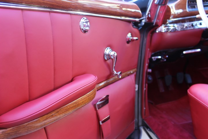 MERCEDES-BENZ 220 SE Convertible Full Restaured-image-4