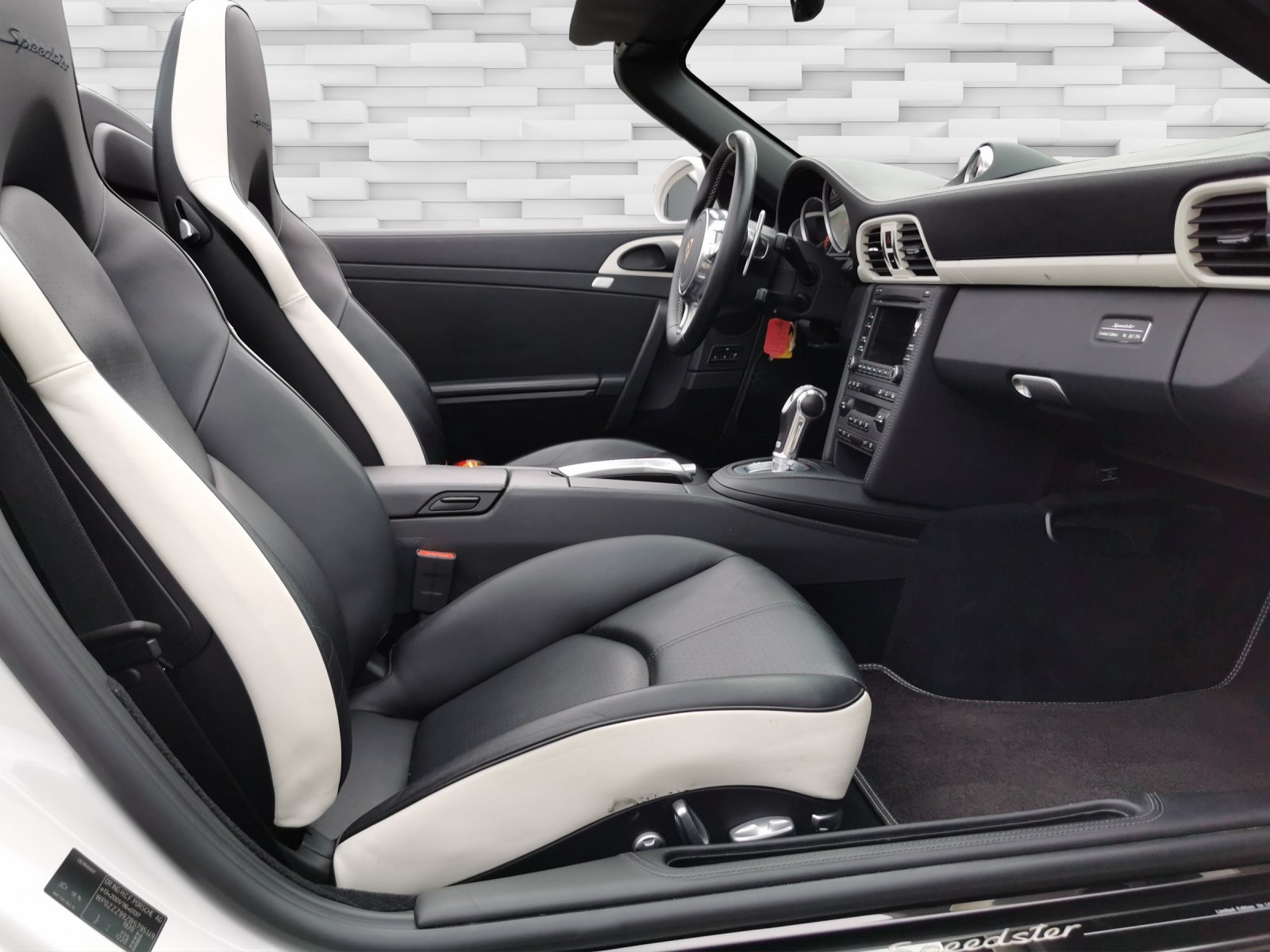 PORSCHE 911 Speedster PDK-image-13